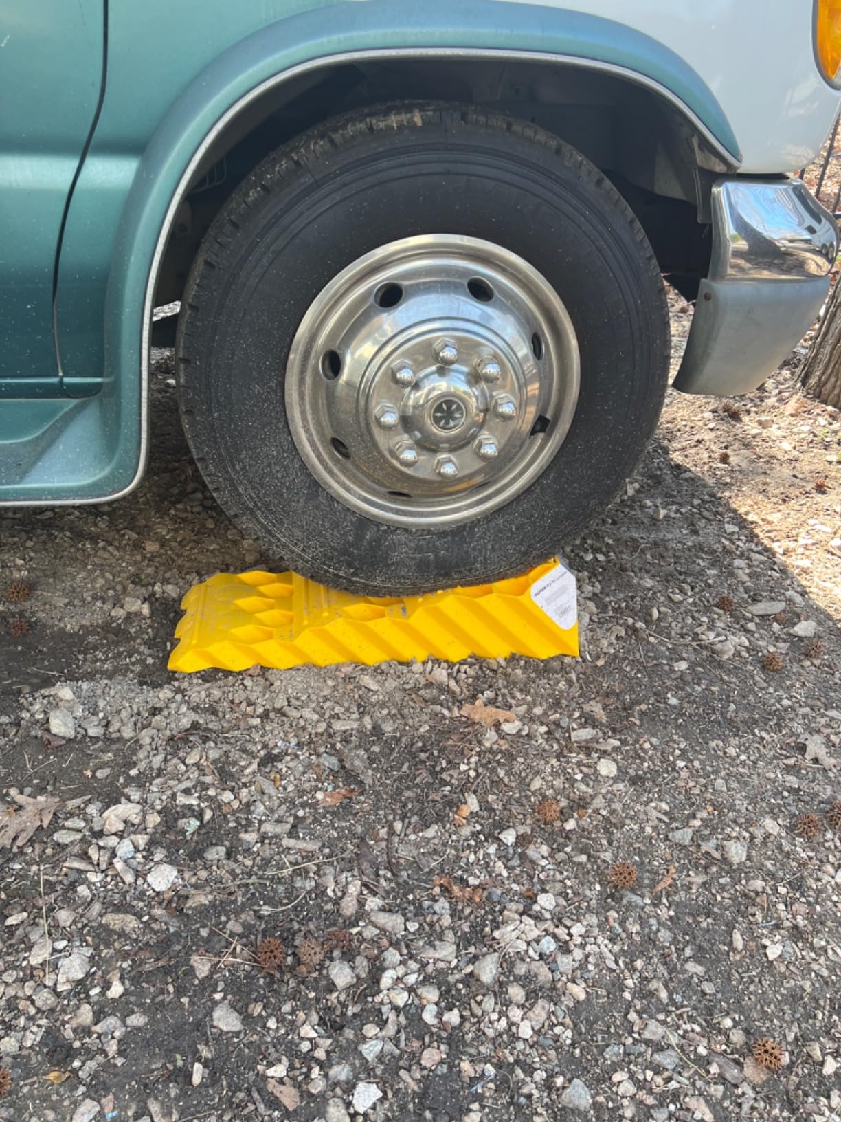 Camco Camper/RV Super Tri-Leveler - Features Heavy Duty Trailer Ramp Design w/3 RV Leveling Heights of 2, 3.5, and 5 inch & Built-in Carry Handle - 12,500 lb Load Capacity (21028) customer photo 1