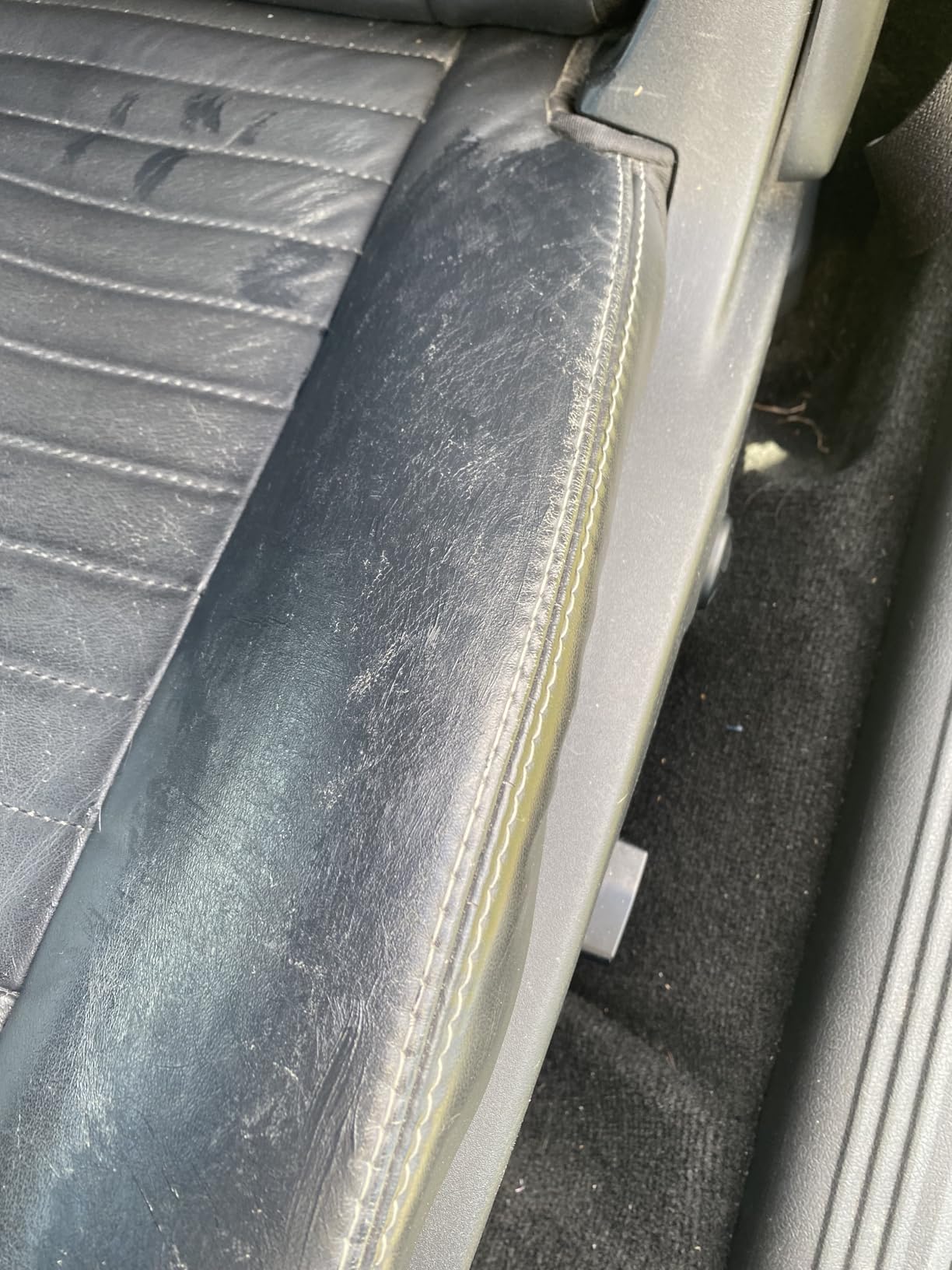 ARCSSAI Black Leather & Vinyl Repair Kit, Sofa, Jacket, Car Seats and Purse. Leather Repair Kit. Super Easy Instructions to Match Any Color, Restore Any Material, Bonded, Italian, Pleather, Genuine customer photo 2