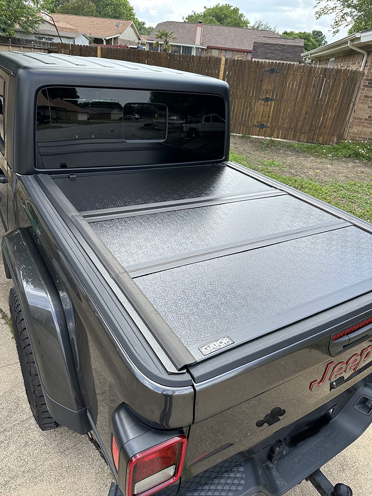 Gator EFX Hard Tri-Fold Truck Bed Tonneau Cover - Secure Cargo Protection - Aircraft-Grade Aluminum Construction - Sleek Low-Profile Tri-Fold Design - Fits 2020-2025 Jeep Gladiator - 5' Bed customer photo 2