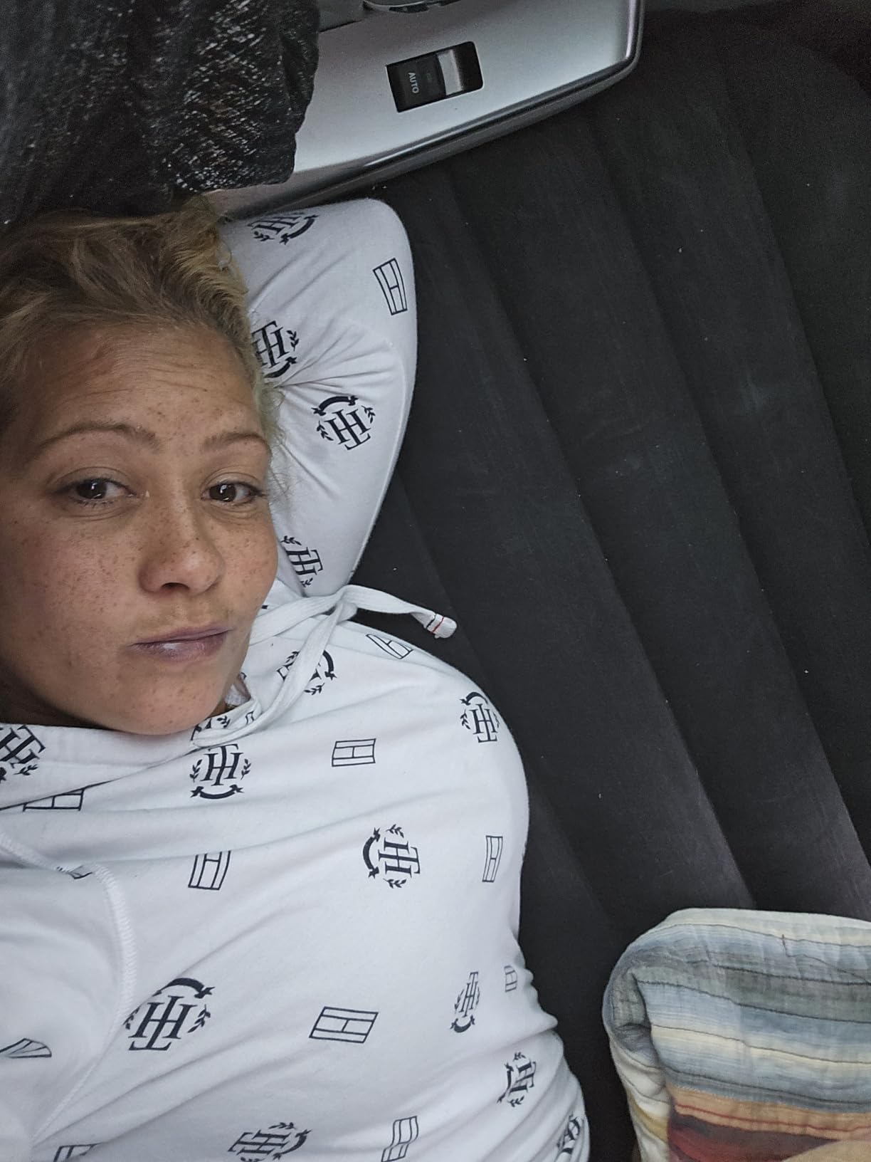 Inflatable Car Air Mattress Back Seat Bed with Air Pump, 55