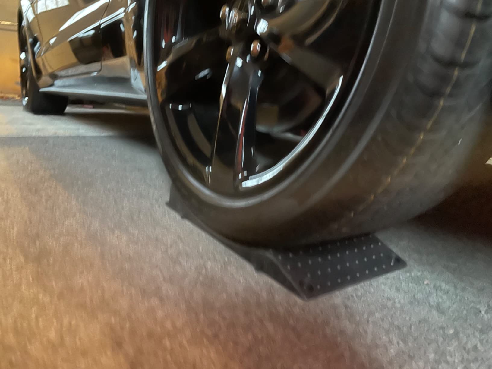 Homeon Wheels Tire Saver Ramps Anti-Slip Pads Design Car Tire Wheel Ramps for Flat Spot and Flat Tire Prevention Tire Savers for Storage Carrying Bag Easy to Store 4 Pack Black customer photo 1