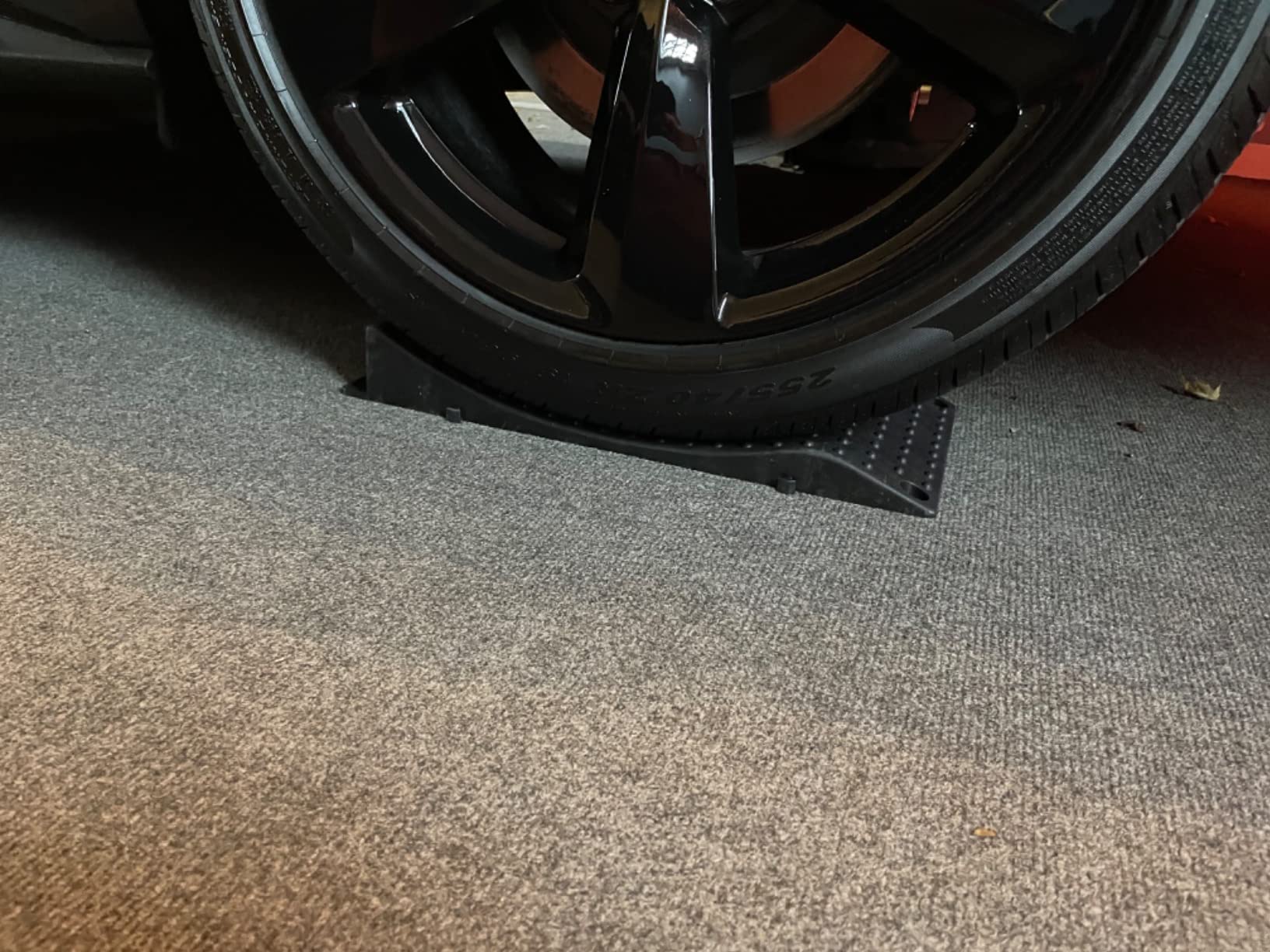 Homeon Wheels Tire Saver Ramps Anti-Slip Pads Design Car Tire Wheel Ramps for Flat Spot and Flat Tire Prevention Tire Savers for Storage Carrying Bag Easy to Store 4 Pack Black customer photo 2