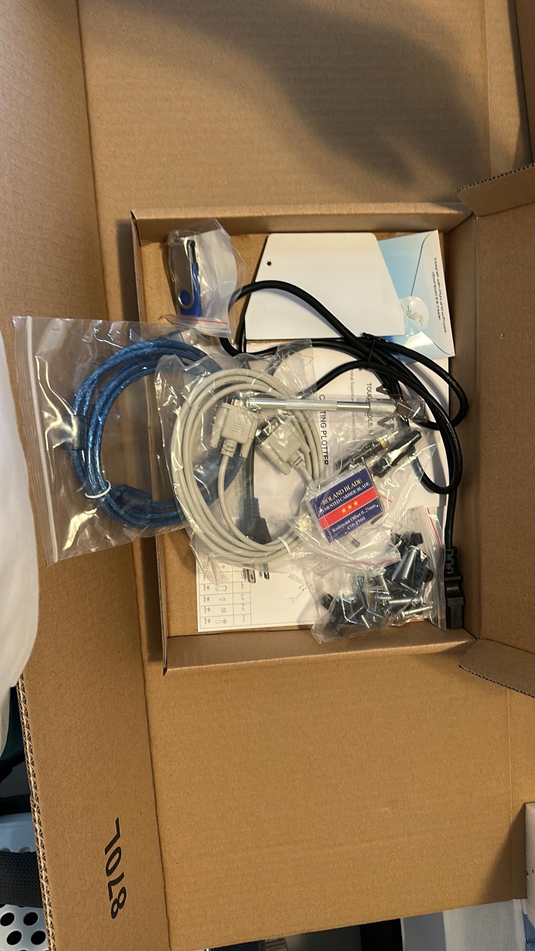 VEVOR Vinyl Cutter 34 Inch Bundle, Vinyl Cutter Machine Manual Vinyl Plotter Cutter with Signmaster Software for Design and Cut, with Supplies and Tools customer photo 2