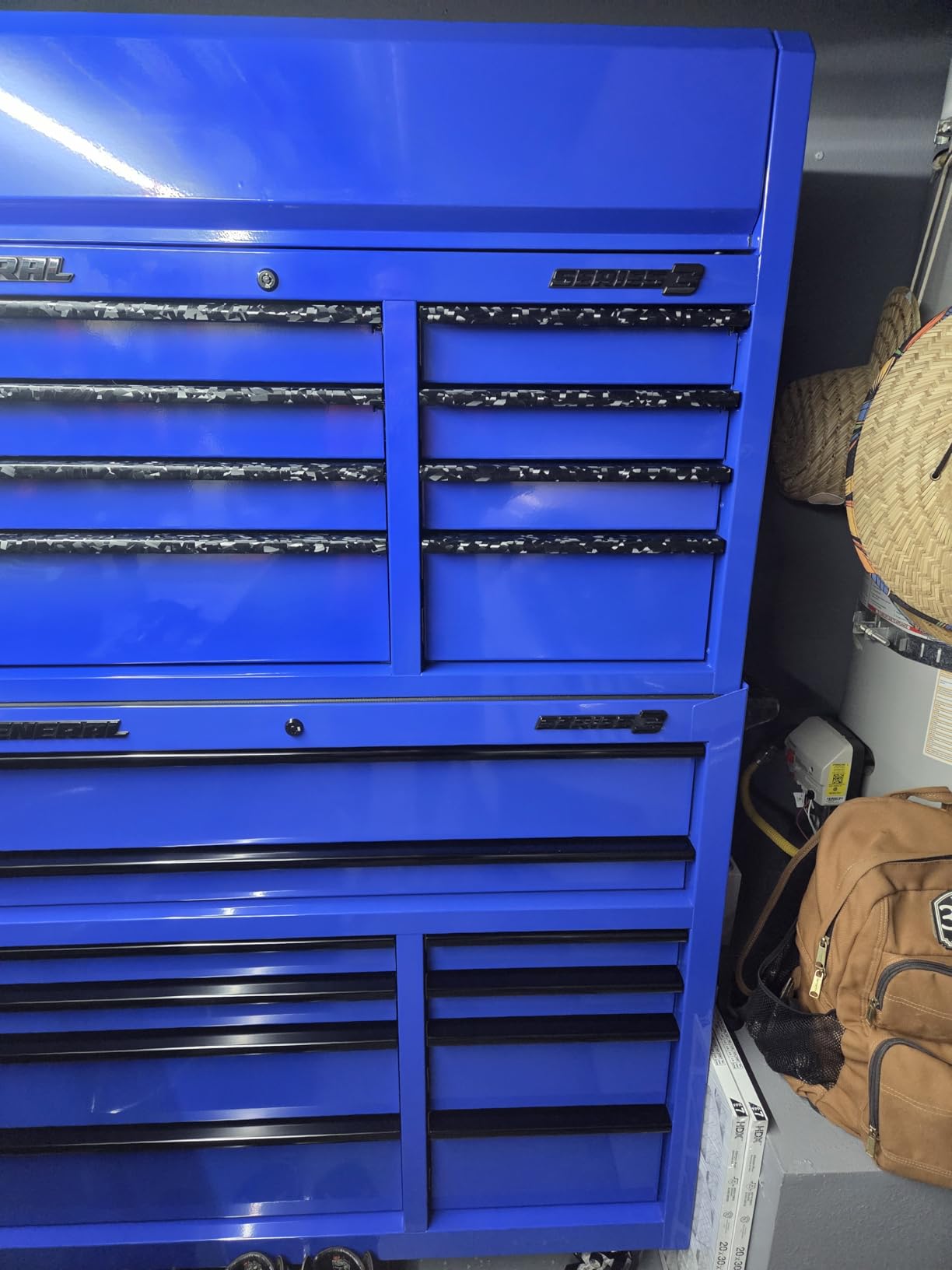 VViViD+ Forged Composite Carbon Vinyl Wrap Roll (1ft x 5ft, Black) customer photo 2