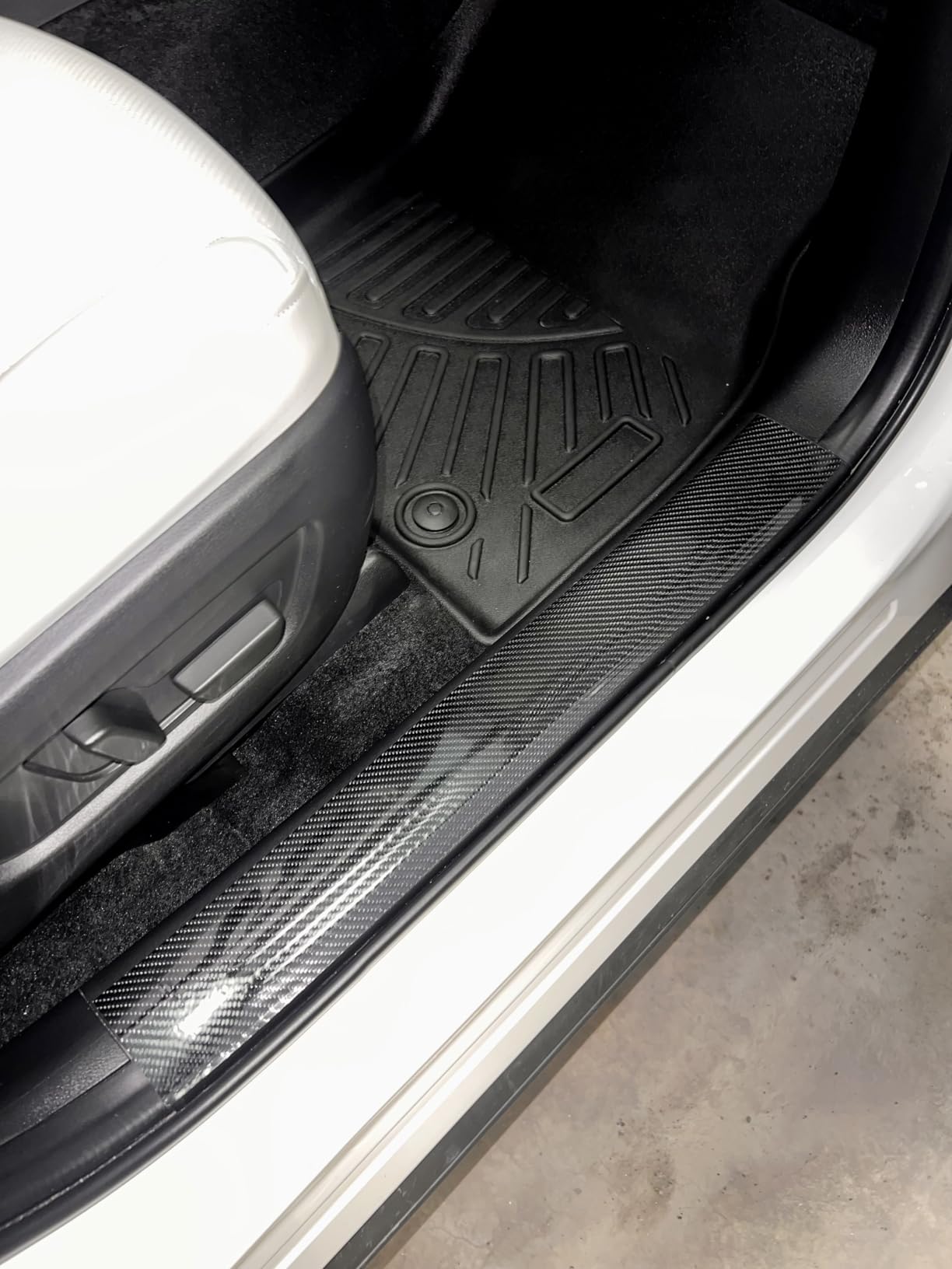 CloudBuyer Universal Door Edge Protector, Clear Sill Guard Film with Anti-Collision Protection for Vehicles (33Ft x 4In, Transparent) customer photo 2