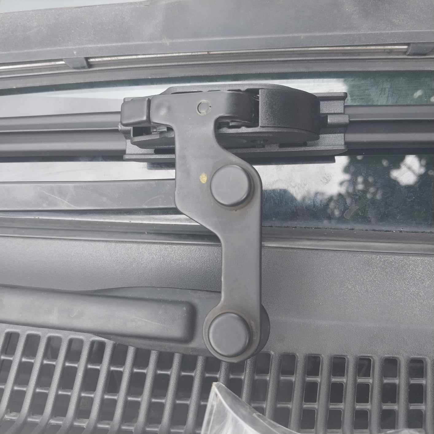 Rain-X Silicone Endura Wiper Blades, 26 Inch Windshield Wipers (Pack of 1) customer photo 1