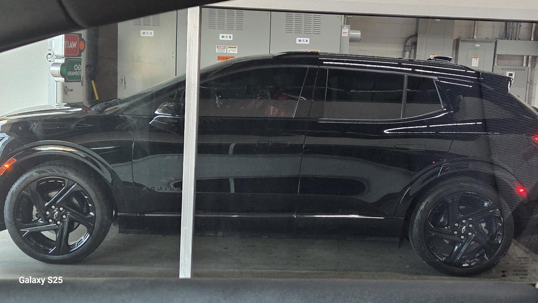 Turtle Wax Hybrid Solutions Ceramic Acrylic Black Car Wax Spray, Restores Appearance of Black Car Paint, Ceramic Coating Protection, Extreme Water Beading, High Gloss Shine, 16 oz customer photo 1