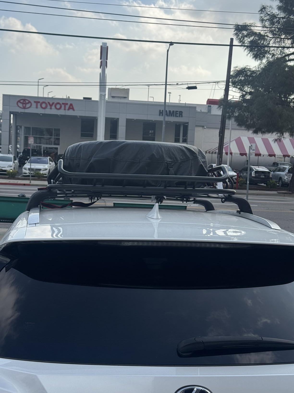 Tyger Auto TG-RK1B942B Heavy Duty Roof Mounted Cargo Basket Rack | L57.5 x W42 x H6 | Roof Top Luggage Carrier | with Wind Fairing, Black customer photo 1