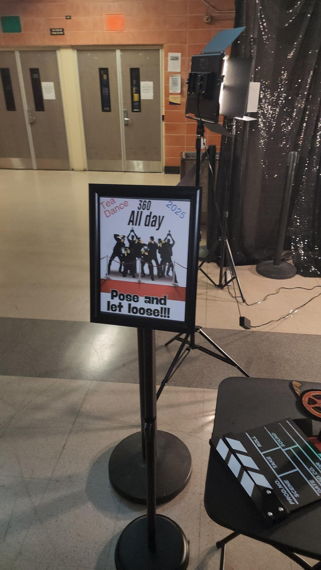 YIYO Adjustable Pedestal Poster Sign Stand,8.5 x 11 Advertising Business Menu Sign Holder for Floor Standing with Aluminum Snap-Open Reusable Frame,Black (8.5 x 11) customer photo 1