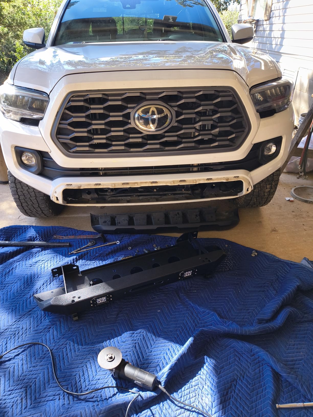 VEVOR 13,500 lb Electric Truck Winch 12V DC 3/8 in x 80 ft Synthetic Rope Aluminum Fairlead Wireless & Wired Remote Control, IP55 Waterproof Towing for Off Road Jeep SUV Boat customer photo 2