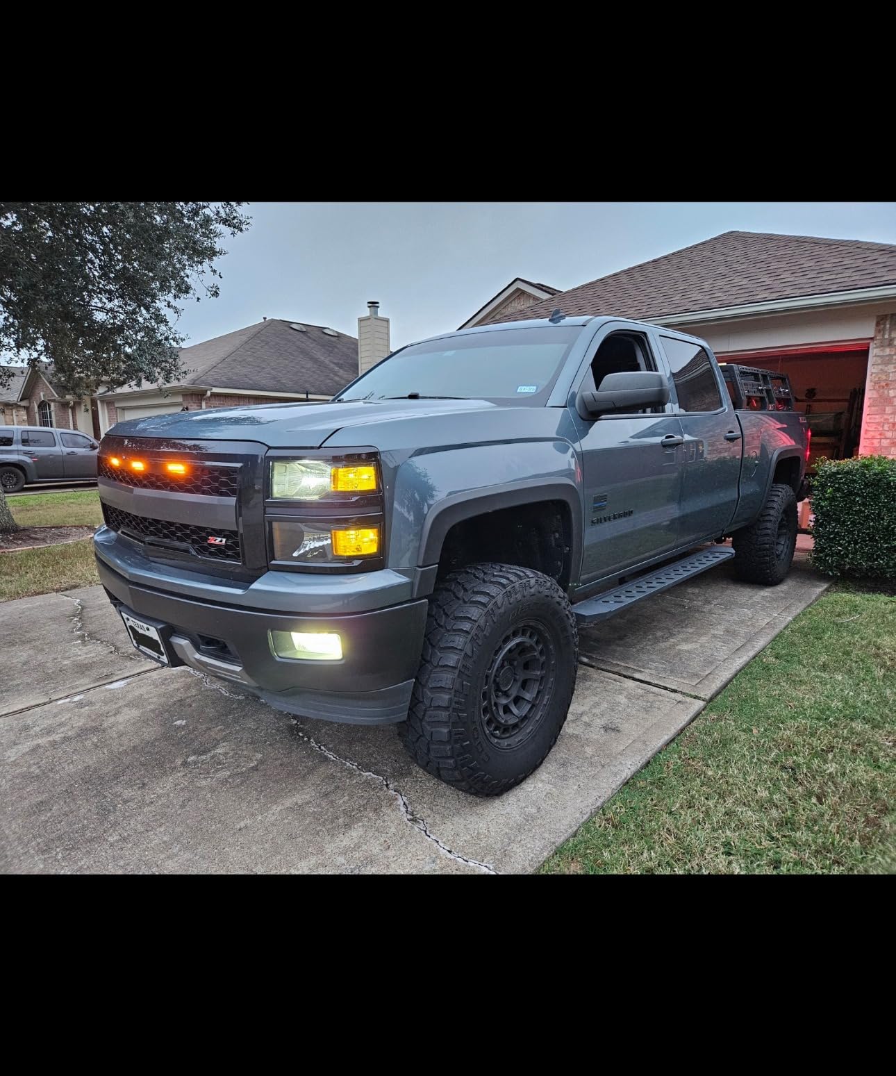 IKON MOTORSPORTS, Grille Compatible With 2014-2015 Chevrolet Silverado 1500, Gloss Black Front Bumper Hood Mesh Grill with Amber Signal Light customer photo 1