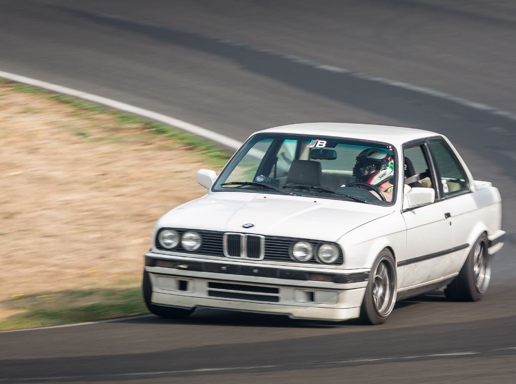 Garmin Catalyst, Driving Performance Optimizer with Real-time Coaching and Immediate Track Session Analysis, for Motorsports and High Performance Driving (010-02345-00), Black, 6.95 inch customer photo 1