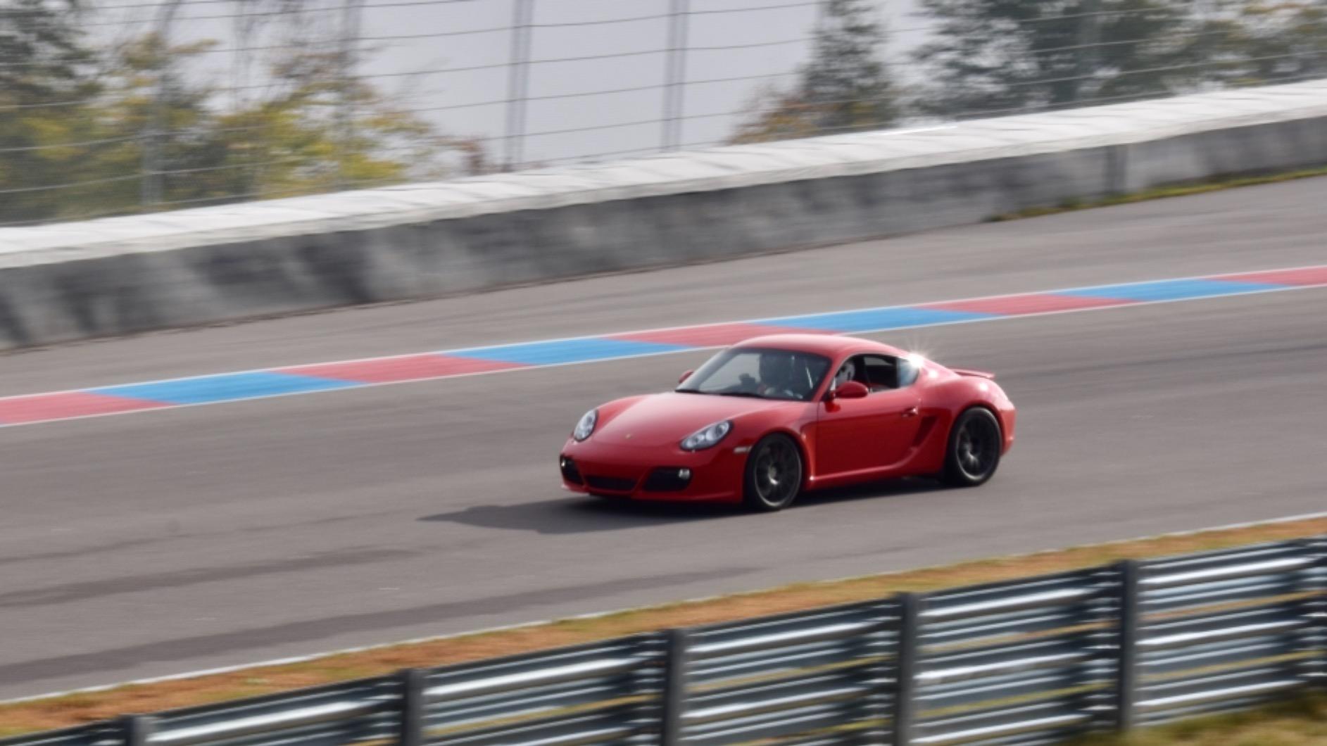 Garmin Catalyst, Driving Performance Optimizer with Real-time Coaching and Immediate Track Session Analysis, for Motorsports and High Performance Driving (010-02345-00), Black, 6.95 inch customer photo 2