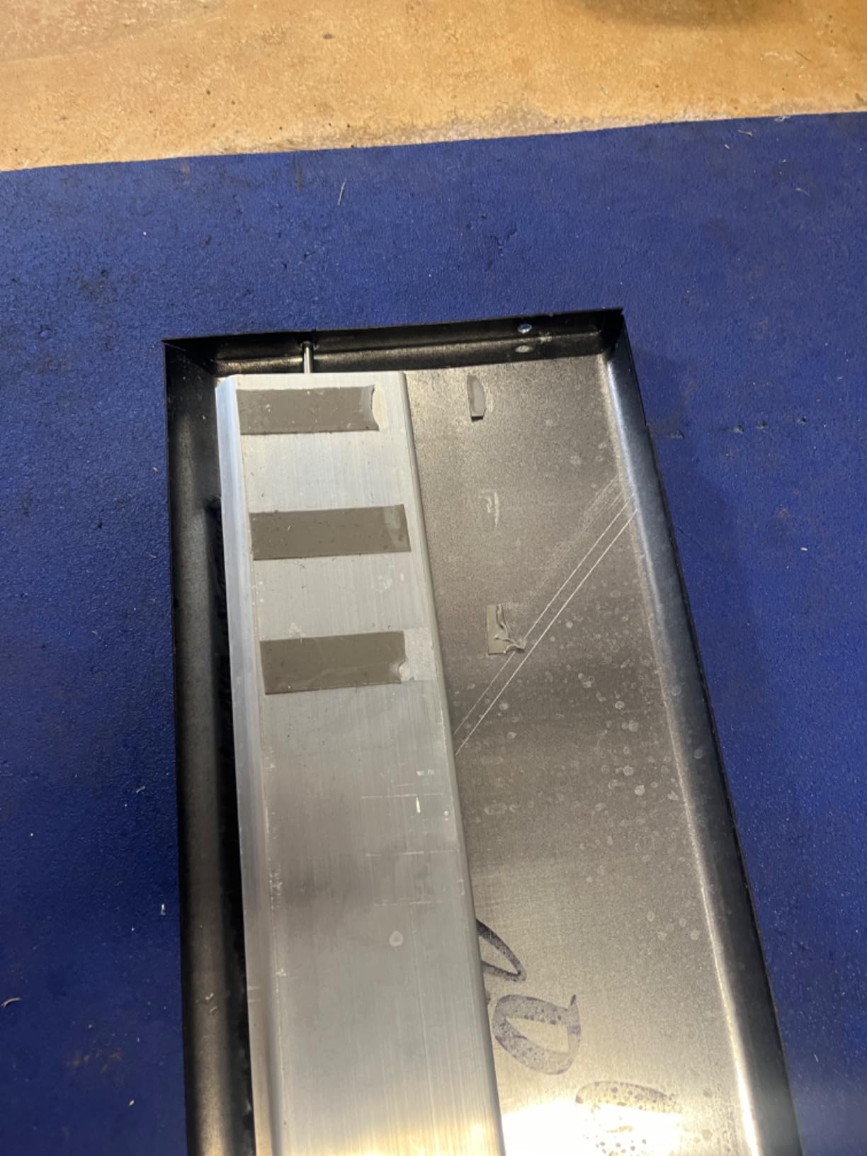 RealTruck Roll-N-Lock M-Series Retractable Truck Bed Tonneau Cover | LG131M | Fits 2021 - 2025 Ford F-150 5' 7