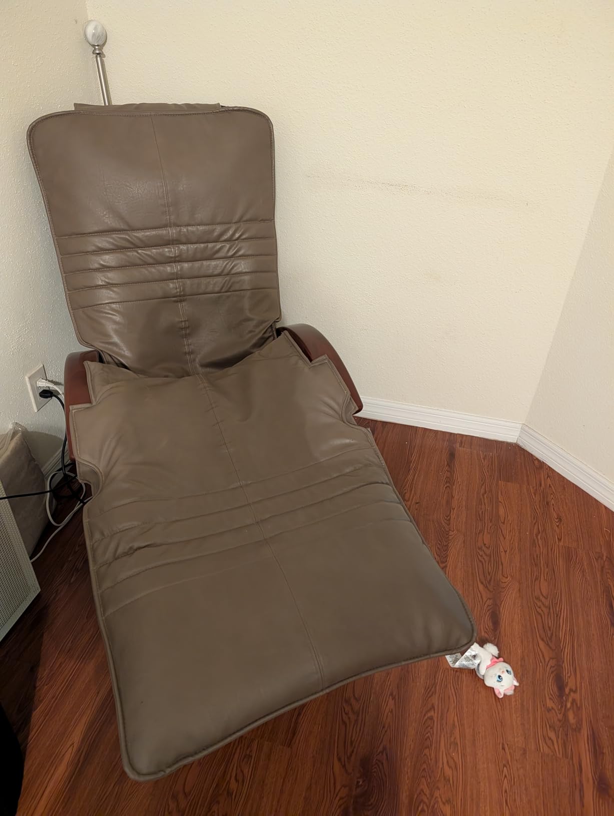 Black Leather Recoloring Balm, Leather Color Restorer Conditioner, Leather Repair Kits for Vinyl Furniture, Sofa, Car Seats, Shoes - Repair Leather Color on Faded & Scratched Leather Couches customer photo 1