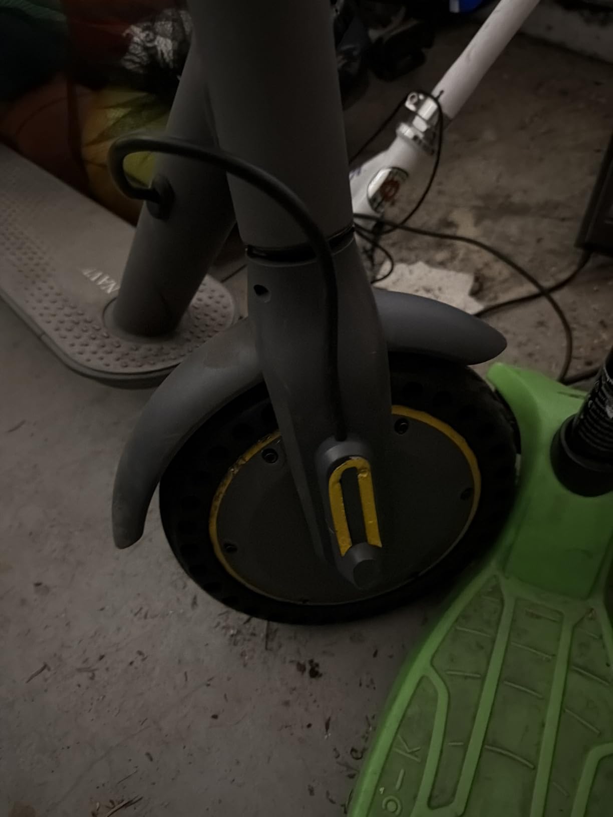 BANGTING 50/75-6.1 Tubeless Solid Tires for Electric Scooter, 8 1/2 x2 Tire for Gotrax GXL V2 / XR/APEX, 8.5x2 inch Tire Replacement for Xiaomi Pro 2 / M365 / 1S (Black 1PCS) customer photo 1