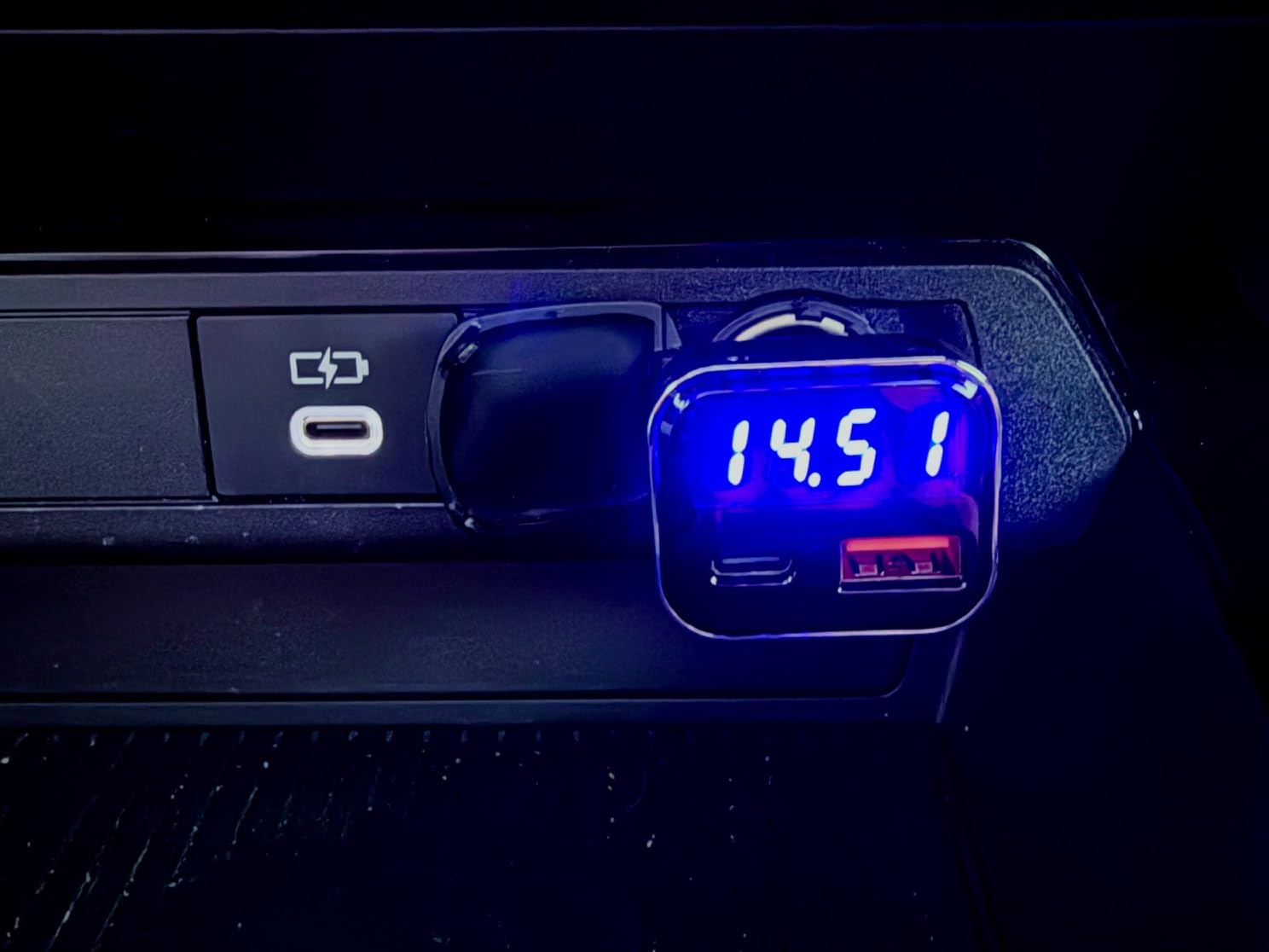 USB C Car Charger Adapter with Voltage Display, 30W Cigarette Lighter Type C Fast Charge Power Delivery & Quick Charge 3.0 (PD & QC), Volt Meter Battery Monitor, Compatible with iPhone Galaxy customer photo 1