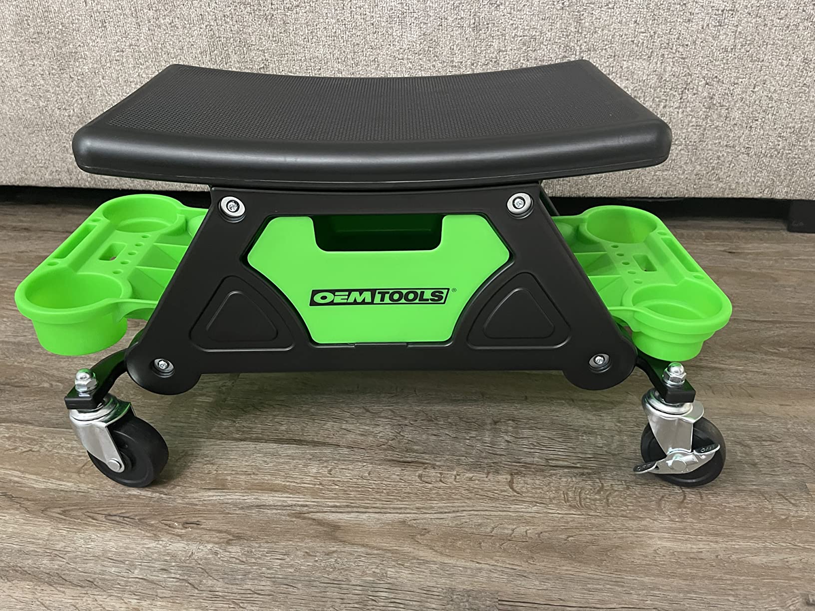 OEMTOOLS 24986 Heavy-Duty Rolling Workbench and Creeper Seat, Mechanics Stool with Wheels, Creepers, Shop Stools with Wheels, Automotive, Green and Black 300 LB Capacity customer photo 1