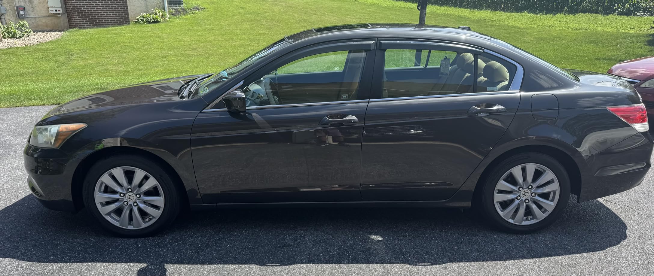 Meguiar's Ultimate Liquid Wax, Improved Liquid Car Wax Formula for Durable Protection that Shines, Premium Towel and Applicator Pad Car Accessories Included, 16 Oz Bottle customer photo 2