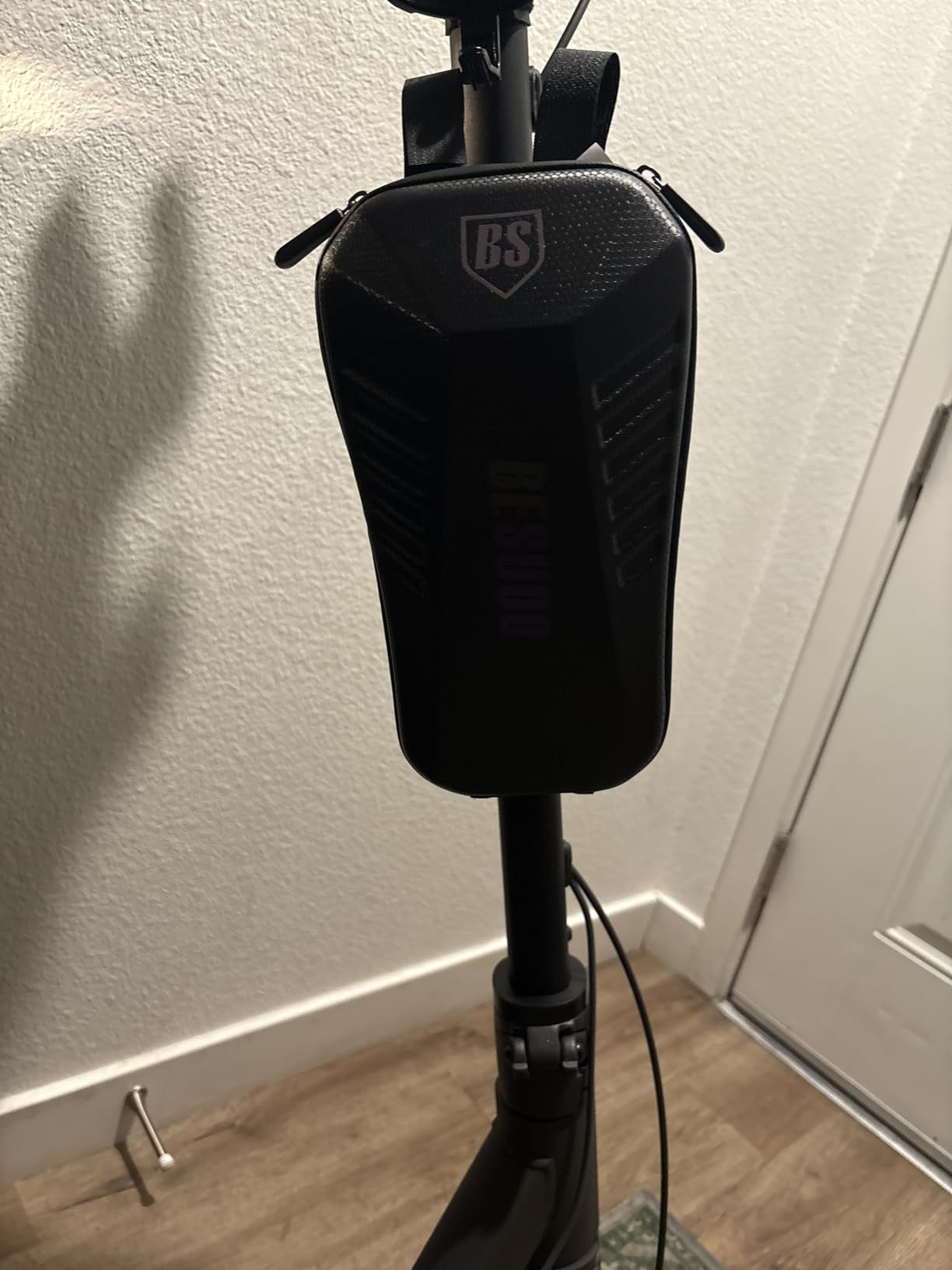 Besudo E Scooter Bag, Waterproof Scooter Handlebar Bag, 2L/3L Roller Bag, Ideal Storage Bag for E Scooter Accessories customer photo 1