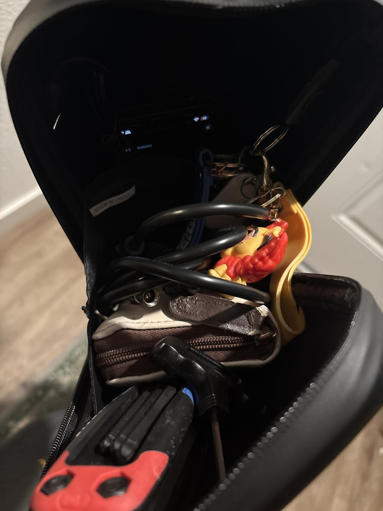 Besudo E Scooter Bag, Waterproof Scooter Handlebar Bag, 2L/3L Roller Bag, Ideal Storage Bag for E Scooter Accessories customer photo 2