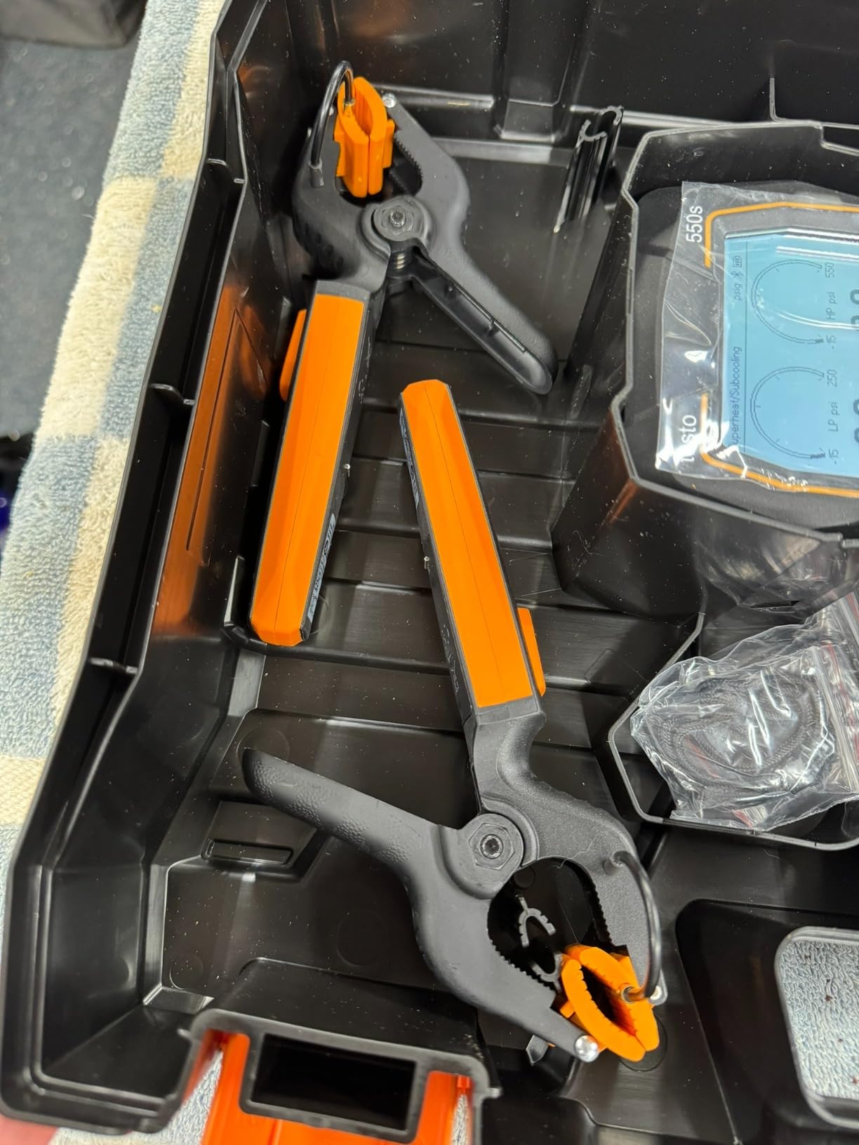 testo 550s AC Manifold Gauge Set - Manifold Gauges HVAC - Incl. 2 Wired Temperature Clamp Probes - Recharge Kit with Superheat, Subcooling For AC, Refrigeration & Heat Pumps - Bluetooth customer photo 1