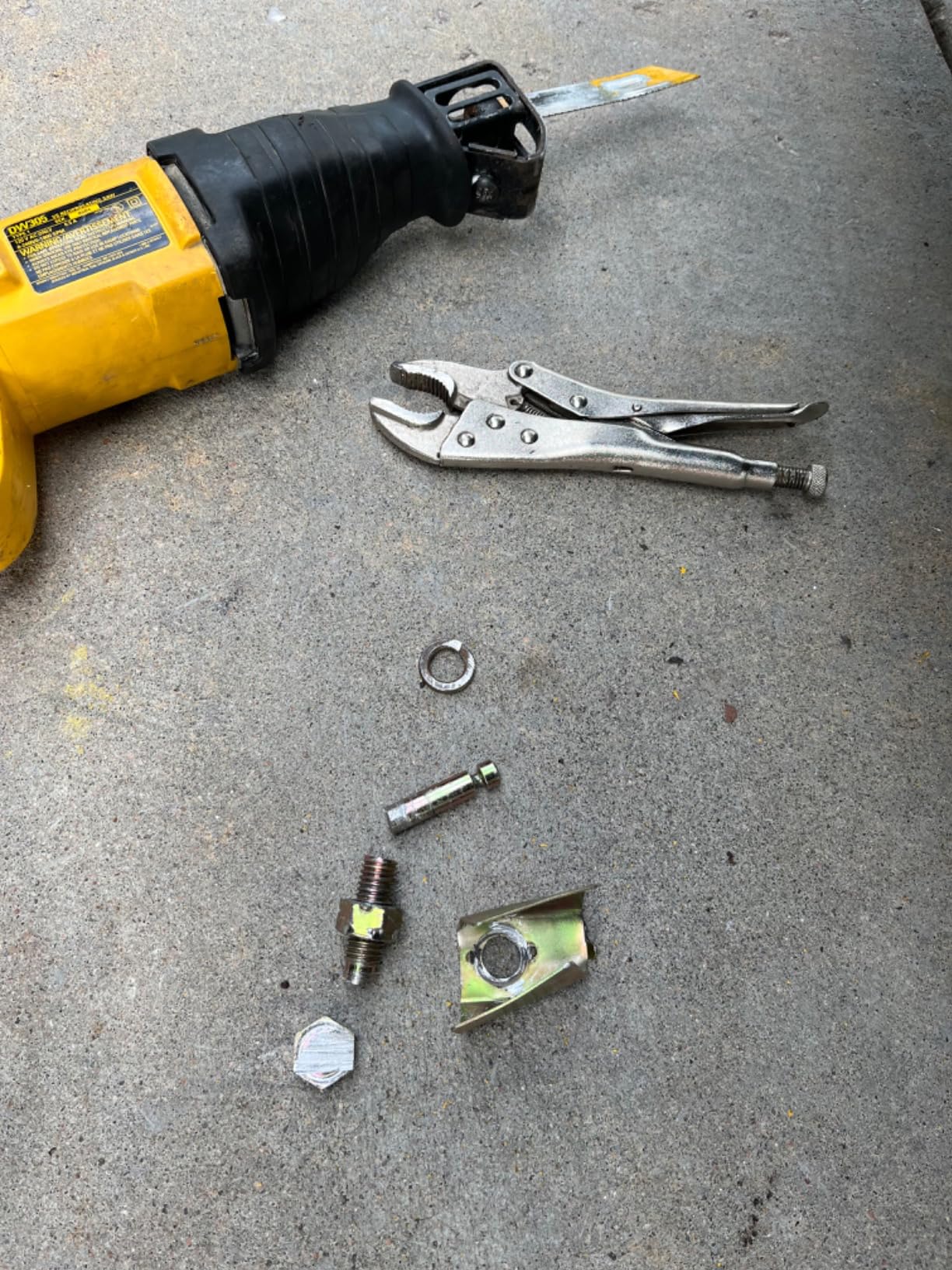 CURT 22323 Anti-Rattle Hitch Pin Shim Device, Fits 2-Inch Receiver, 5/8-In Hole customer photo 2