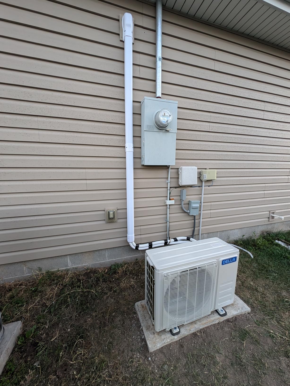 DELLA Vario Series 12000 BTU Mini Split Air Conditioner Work with Alexa with 1 Ton Pre-Charged Heat Pump Ductless Inverter System, 23 SEER2, Cools Up to 550 Sq. Ft, 16.4ft Installation Kit Included customer photo 2