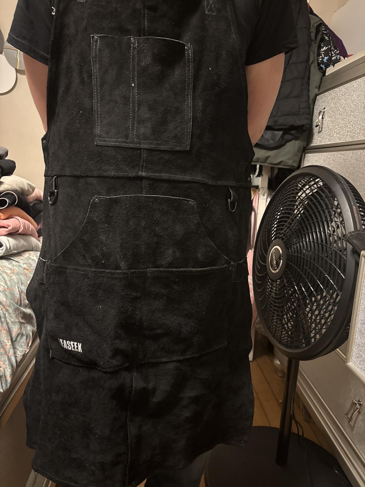 LeaSeek Leather Welding Apron, Heat & Flame-Resistant Heavy Duty Work Apron with 6 Pockets, Woodworking Shop Apron customer photo 1