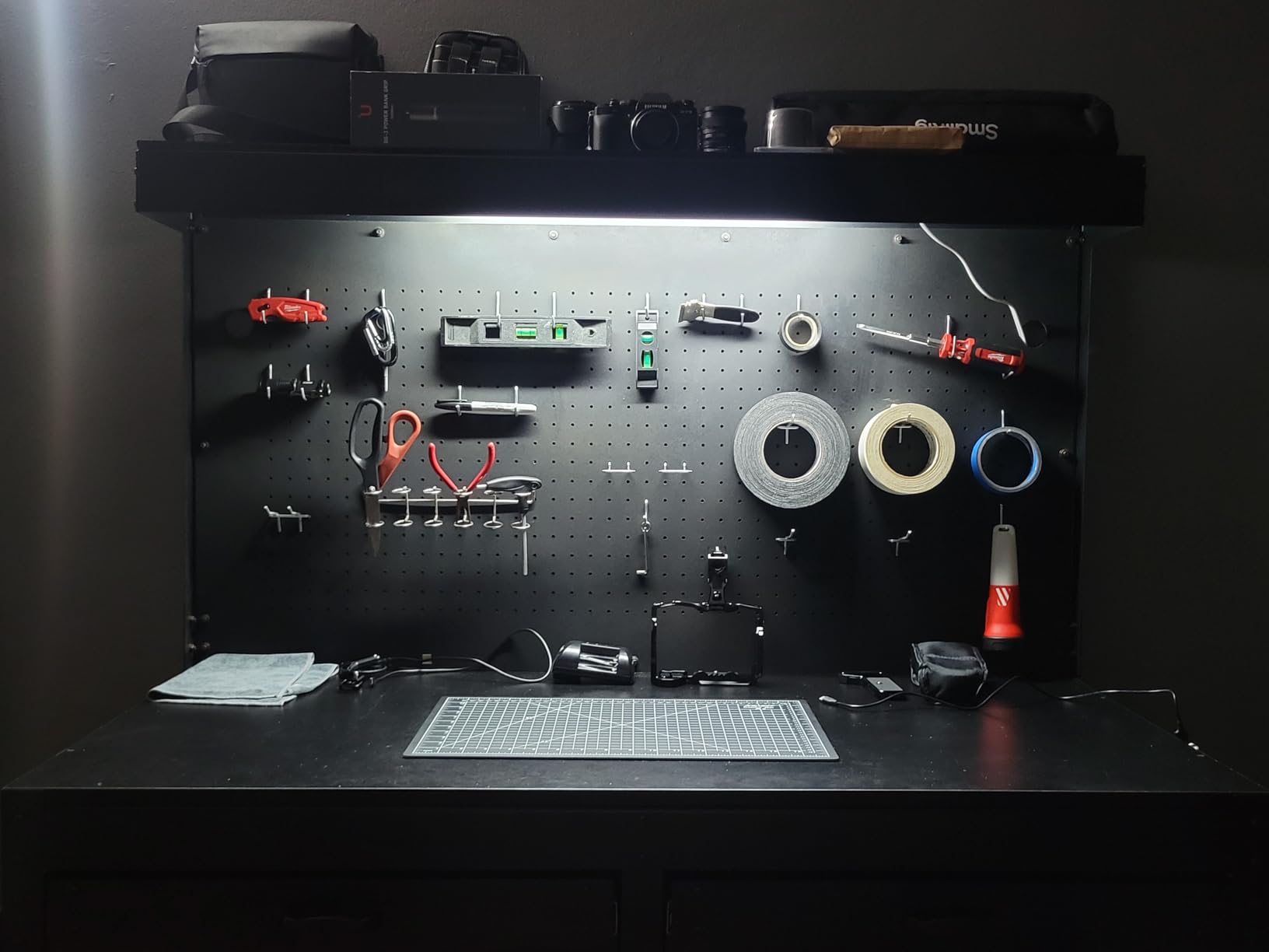 WEN WB4723T 48-Inch Workbench with Power Outlets and Light, Black customer photo 1