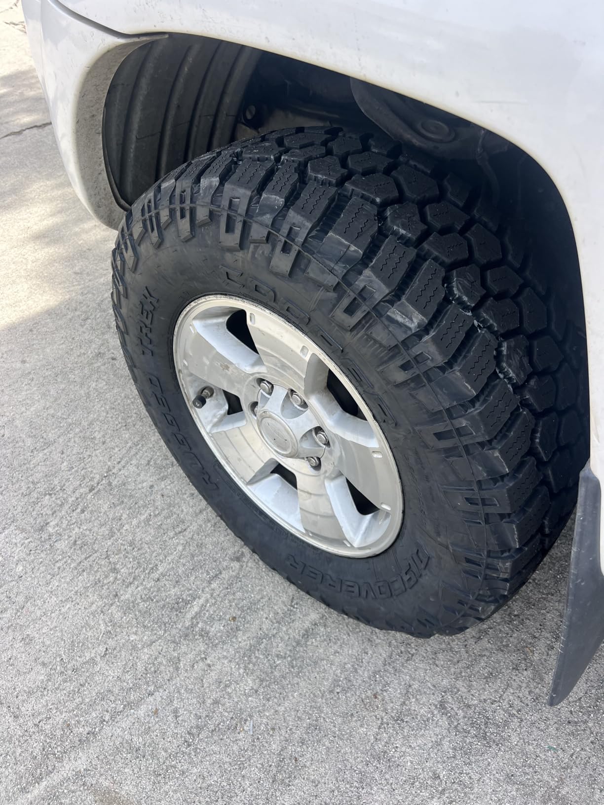 Discoverer Rugged Trek All-Season 35X12.50R20LT 125Q Tire customer photo 1