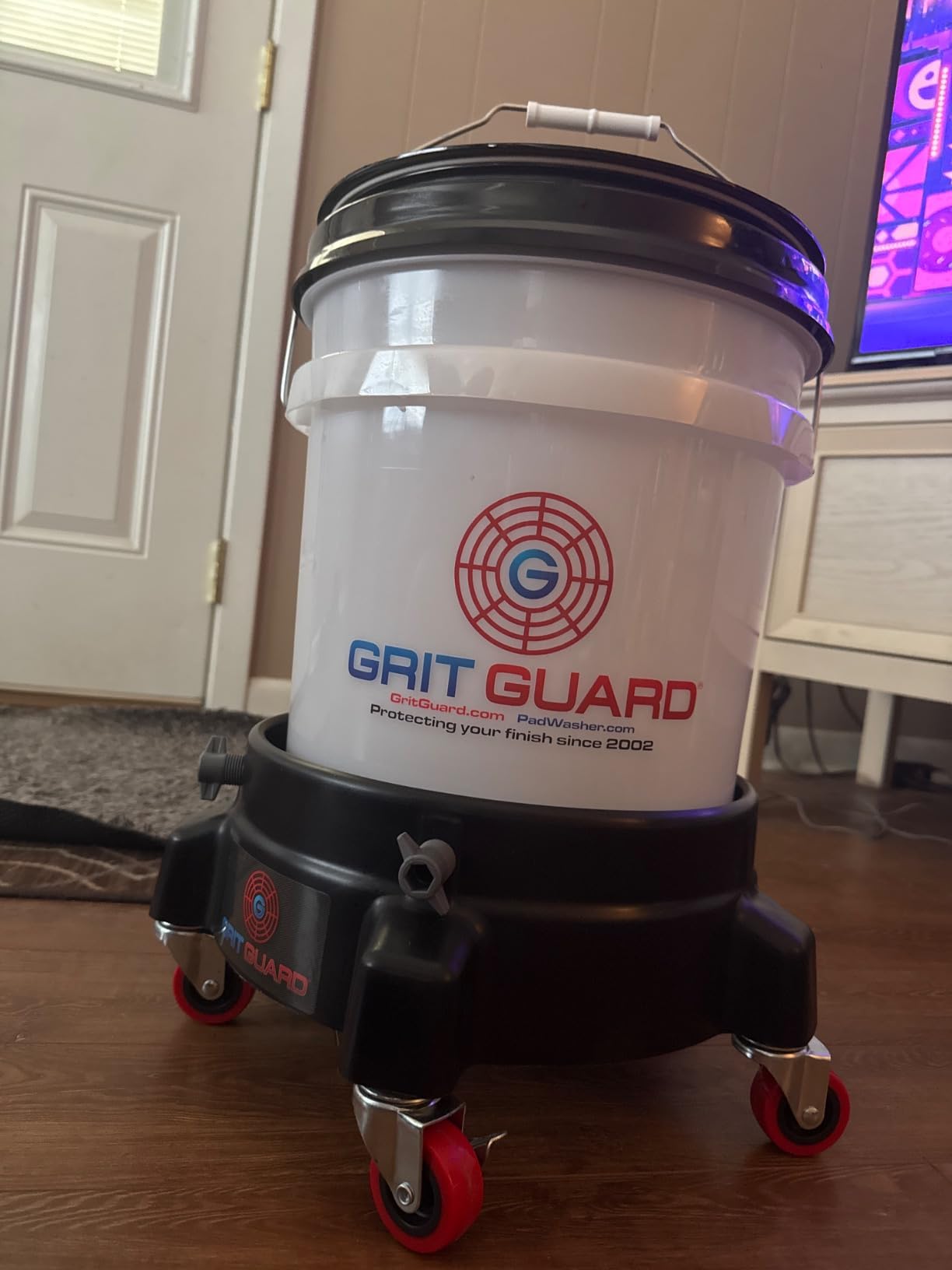 5 Gallon Washing System | Includes 5 Gallon Bucket, Grit Guard, Bucket Dolly, and Gamma Seal Lid | for Car Wash and Detailing | Red customer photo 2