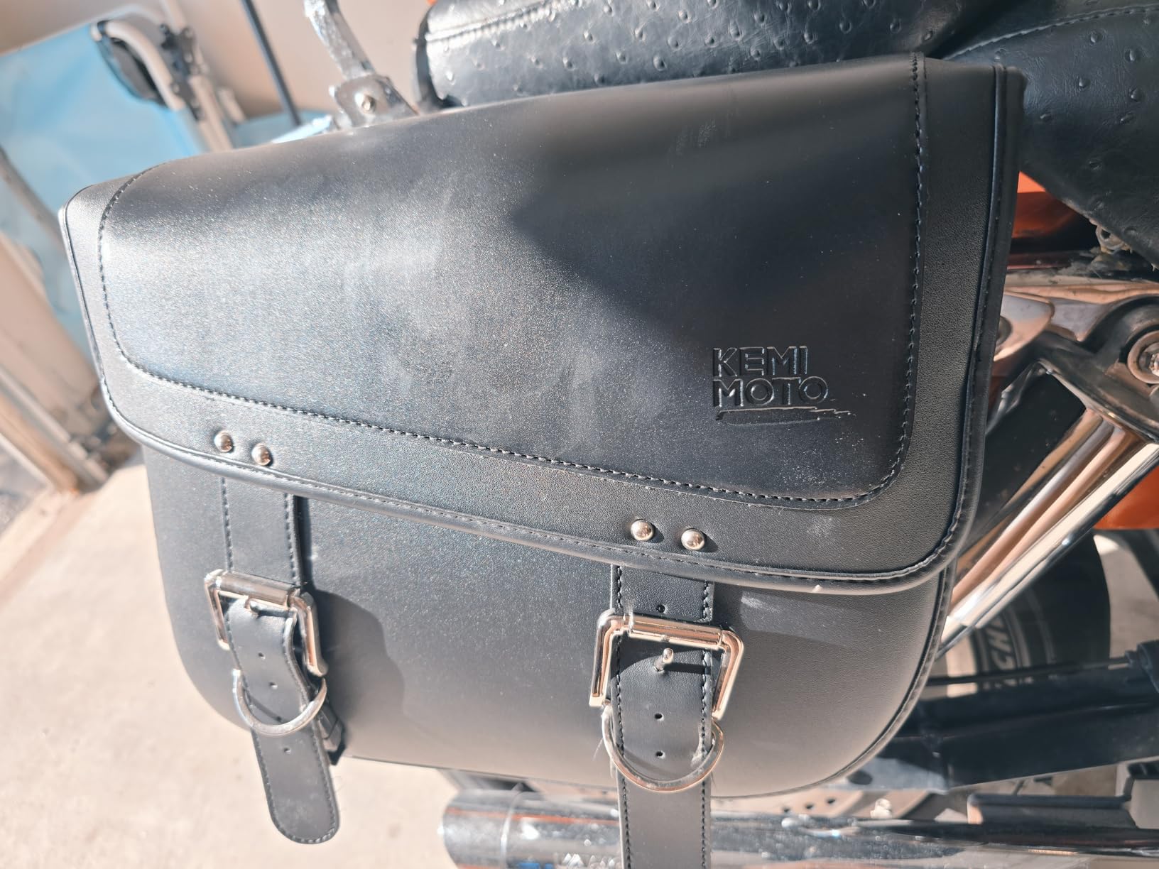 KEMIMOTO Motorcycle Saddlebags, 30L Large Capacity Saddle Bags Motorcycles, PU Leather Motorcycle Luggage Bag for Sportster Softail Dyna V-star Shadow, Universal Motorcycle Accessories, Black customer photo 1