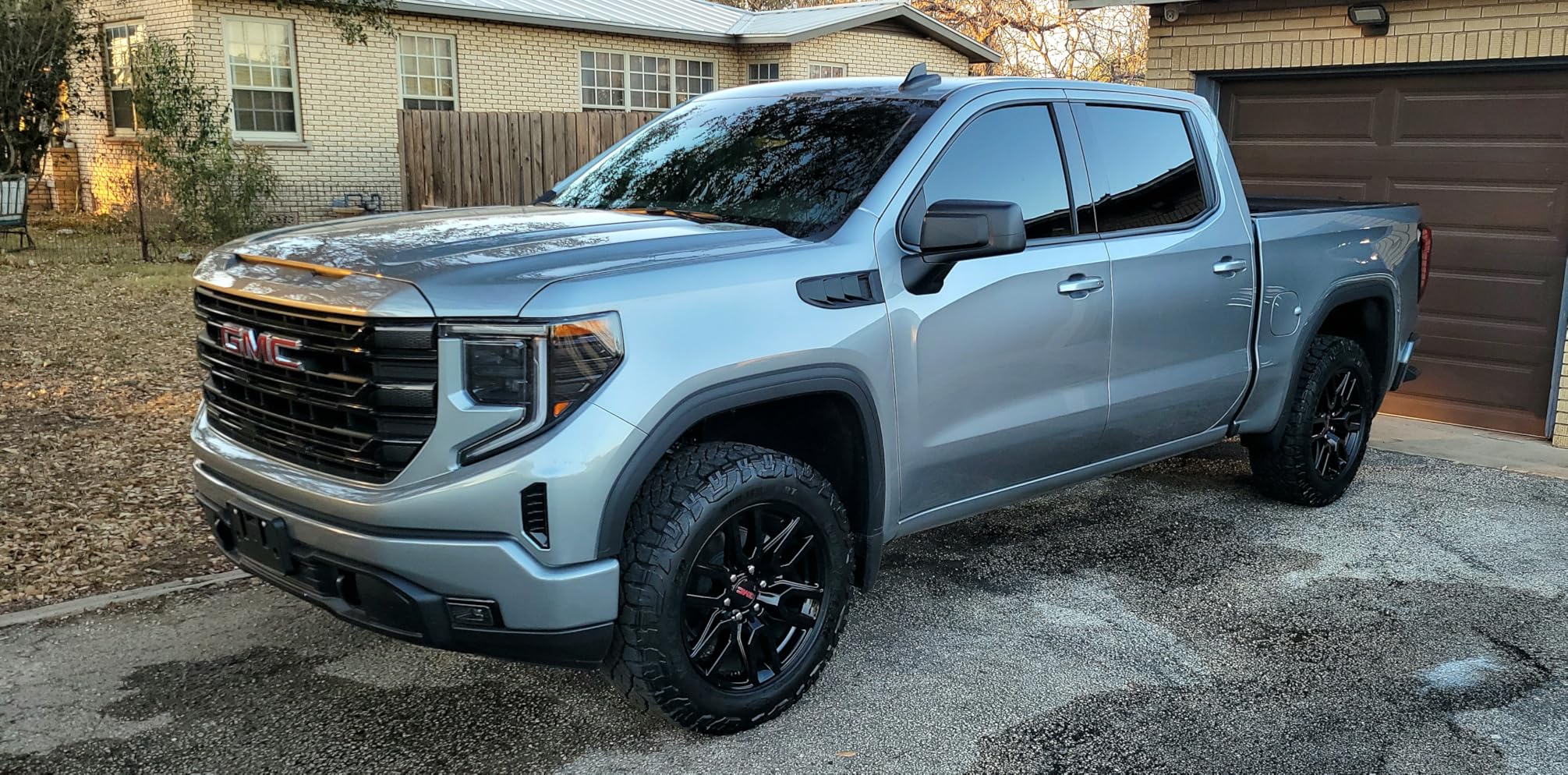 Goodyear Wrangler DuraTrac RT All-Season Radial Tire, 35X12.50R20LT, Set of 1 customer photo 1