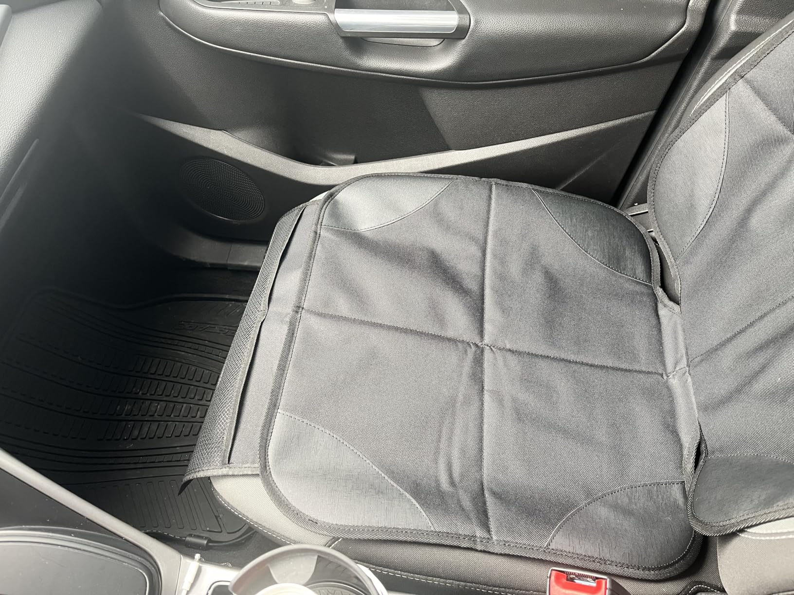 Meolsaek Car Seat Protector for Child Car Seat, Durable 600D Fabric Waterproof Car Seat Cover with Thick Pad Non-Slip Backing，No Imprints (Black 1pc) customer photo 2