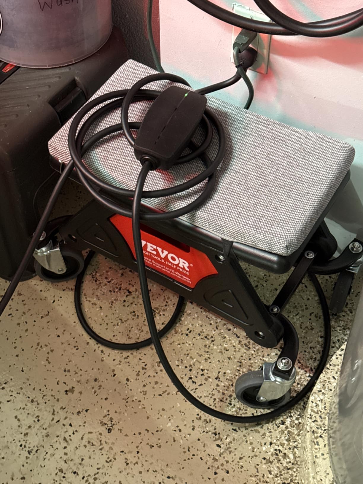 VEVOR Mechanic Stool 300 LBS Capacity Garage Stool Gift for Men, Heavy Duty Rolling Mechanics Seat, with Three Slide Out Tool Trays and Drawer, Tools for Automotive Auto Repair customer photo 2