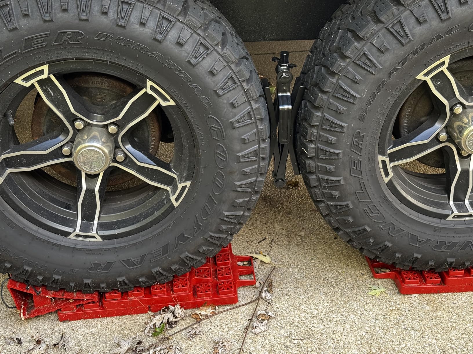 Camper Wheel Chock Stabilizer 2 Sets, Double Speed Heavy Duty Truck RV Tire Scissor Locking X Chock, Camper Accessories for Travel Trailers Tire Chalks, Anti Rust Coating, Fit for 3.5