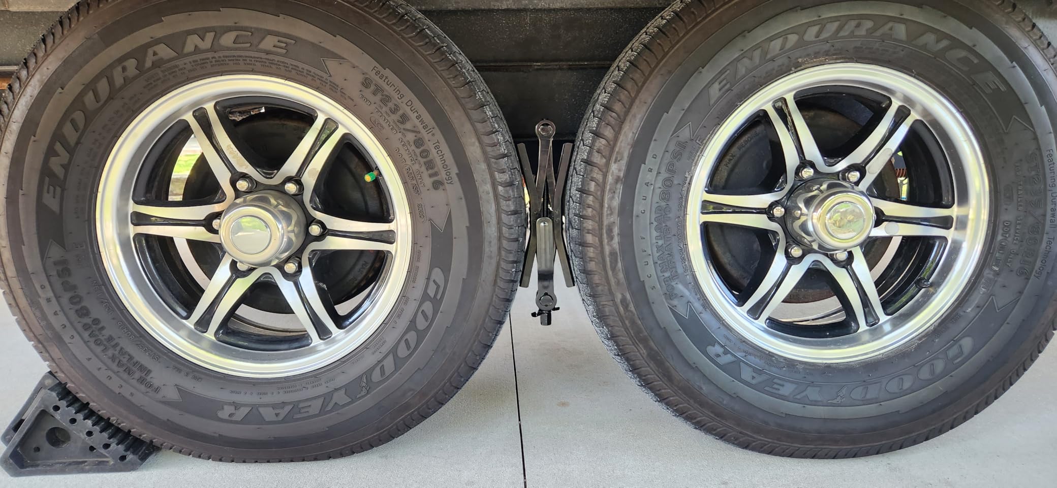 Camper Wheel Chock Stabilizer 2 Sets, Double Speed Heavy Duty Truck RV Tire Scissor Locking X Chock, Camper Accessories for Travel Trailers Tire Chalks, Anti Rust Coating, Fit for 3.5