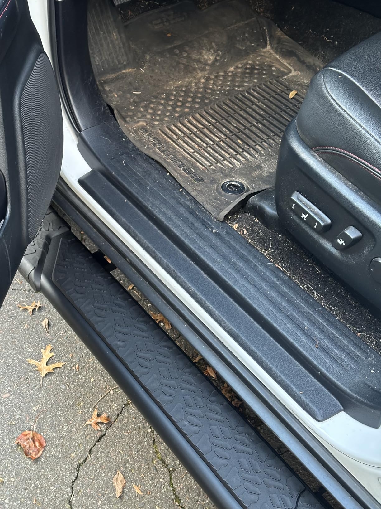 Raptor Series Running Boards Steps 5in Treadsteps Black Aluminum Compatible with 2010-2024 4Runner Without Lower Door Cladding/Trim customer photo 2