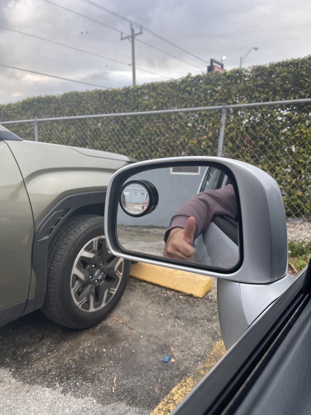 LivTee 2PCS Round Blind Spot Mirror, HD Glass and ABS Housing Convex Wide Angle Rearview Mirror with Adjustable Stick for Universal Car, Black customer photo 1