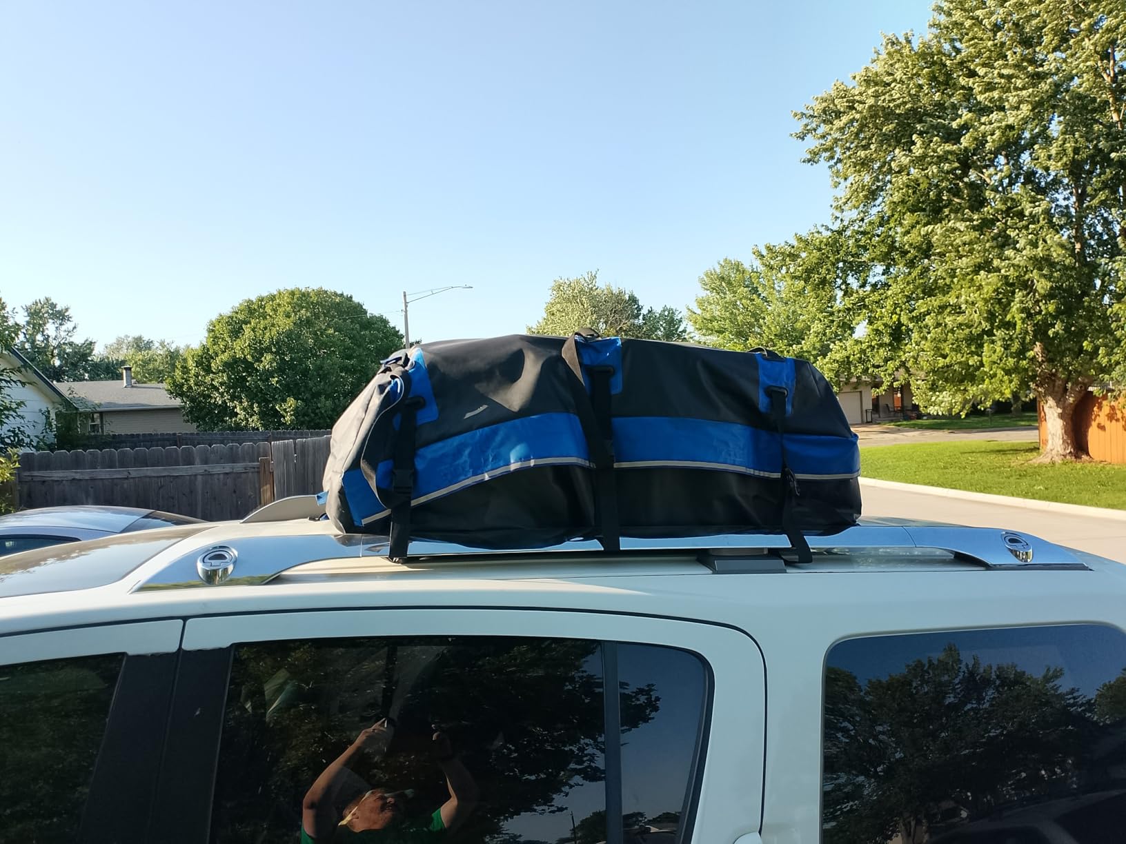 Rooftop Cargo Carrier, 21 Cubic Feet Soft-Shell Waterproof Car Roof Luggage Bag for All Vehicles SUV with/Without Rails, Includes 10 Reinforced Straps + 6 Door Hooks, Storage Bag, Anti-Slip Mat customer photo 1