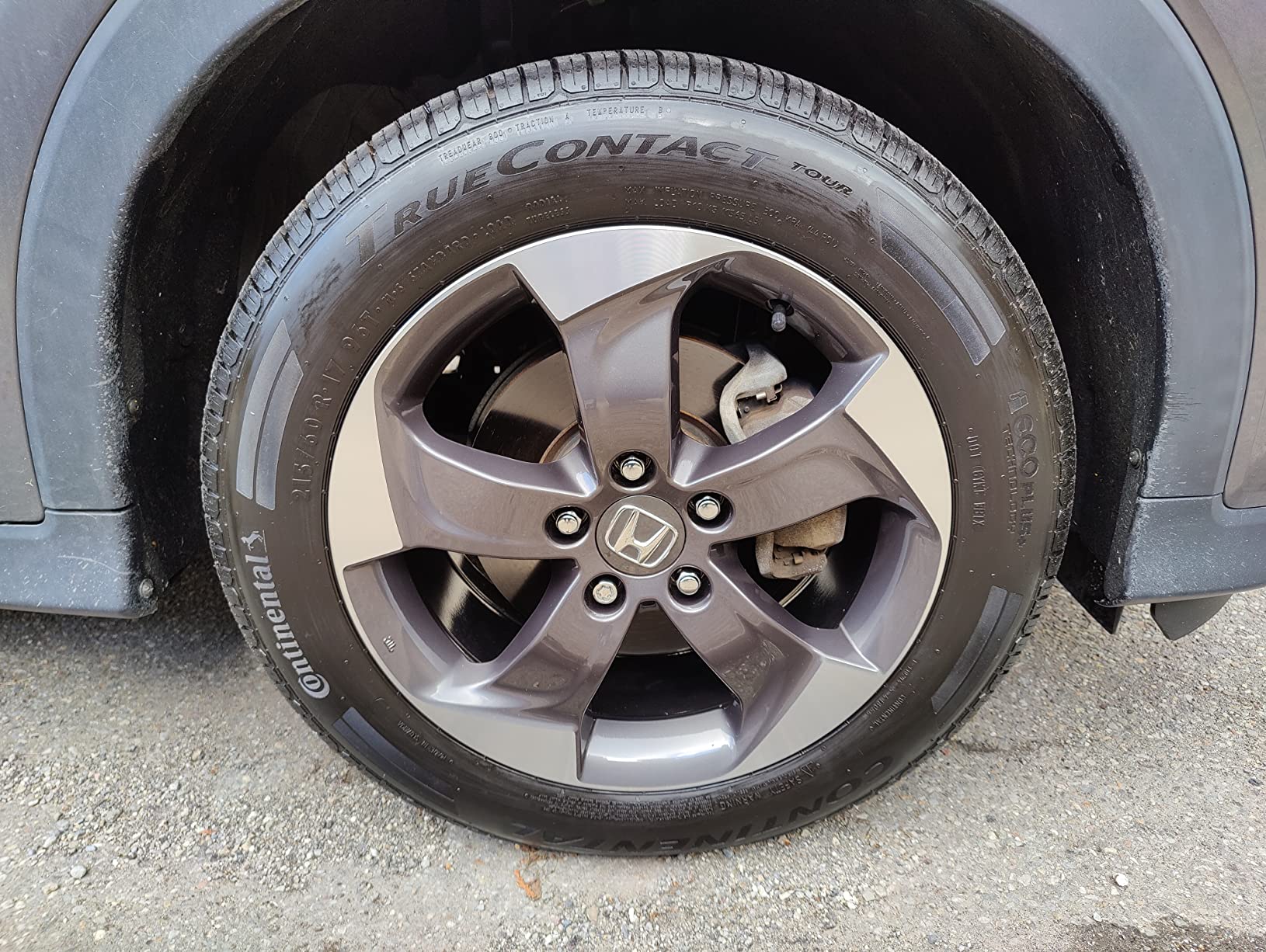 Turtle Wax Hybrid Solutions Graphene Acrylic Tire Shine Spray Coating, Long-Lasting Rich Black Shine, No-Sling, Water-Resistant Tire Dressing with UV and Dirt Repellent Protection, 23oz (Pack of 1) customer photo 1