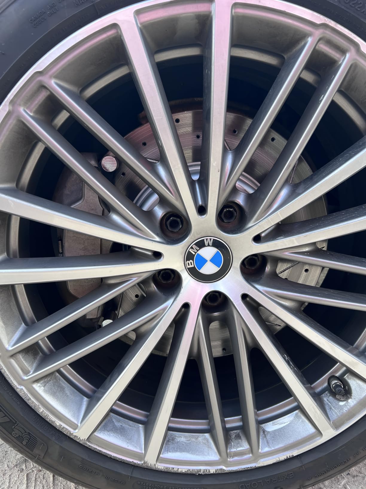 R1 Concepts Front Brake Kit For 2018-2022 BMW 530e, 2017-2022 BMW 530i, 2017-2019 BMW 540i, 2019-2022 BMW X5| Drilled Slotted Brake Rotors| Ceramic Brake Pads and Rotors Kit| Hardware included customer photo 2