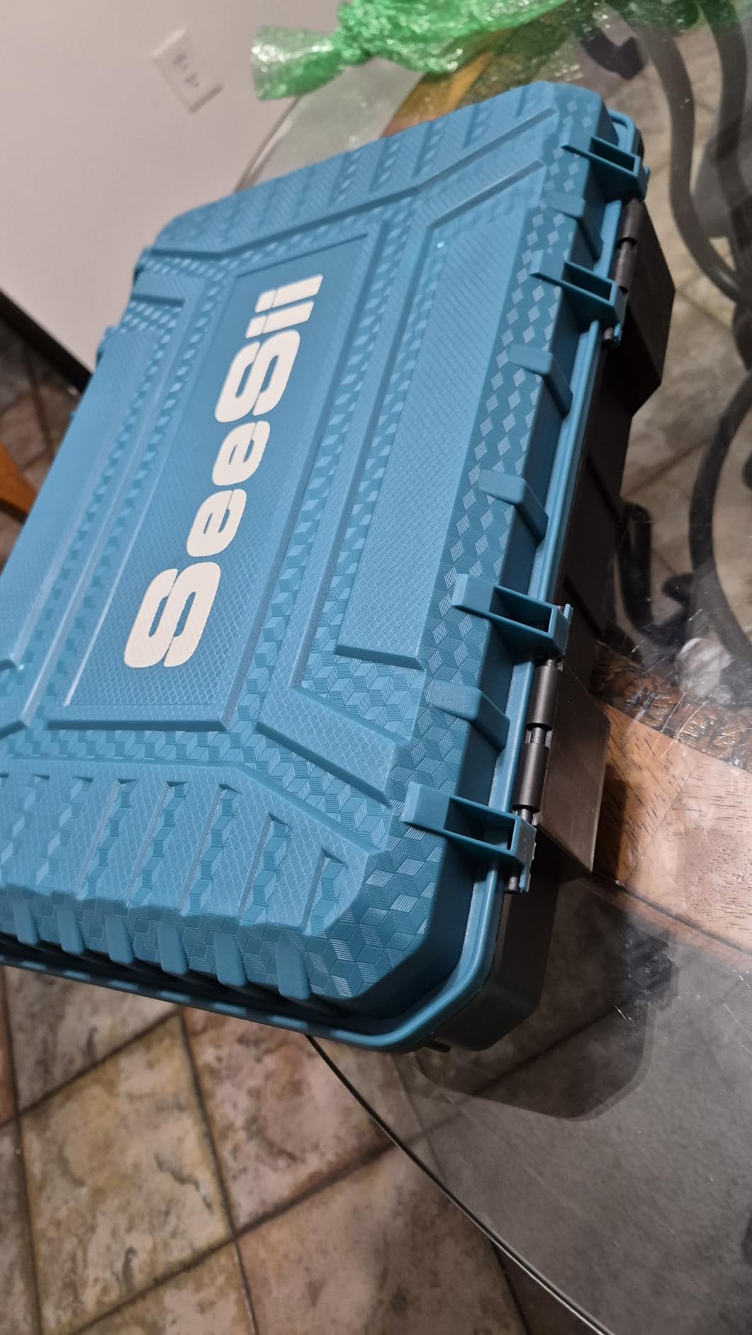 Seesii Cordless Impact Wrench 1/2 inch, High Torque 479 Ft-lbs Brushless Impact Gun with 2x4.0 Battery customer photo 2