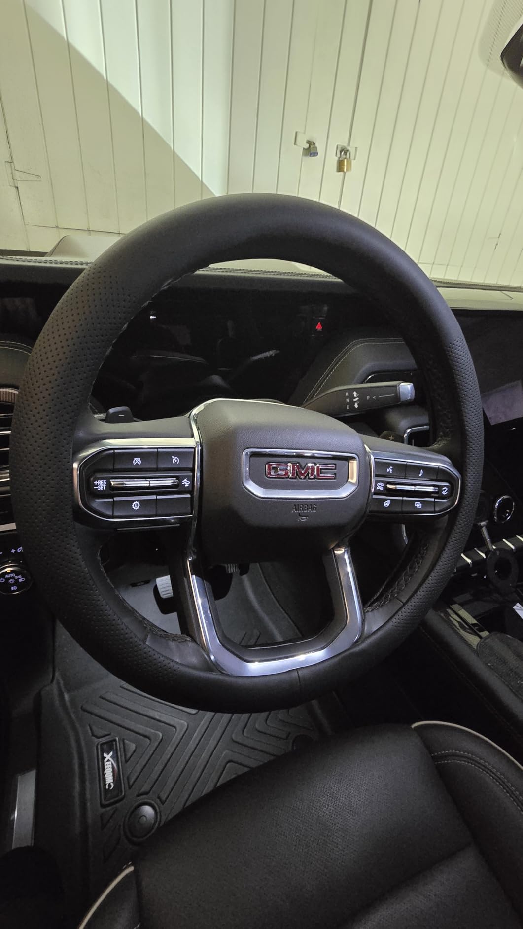 LKWLIKEI Nappa Premium Leather car Steering Wheel Cover, Non-Slip, Breathable, Universal 15 inches, Black. customer photo 1