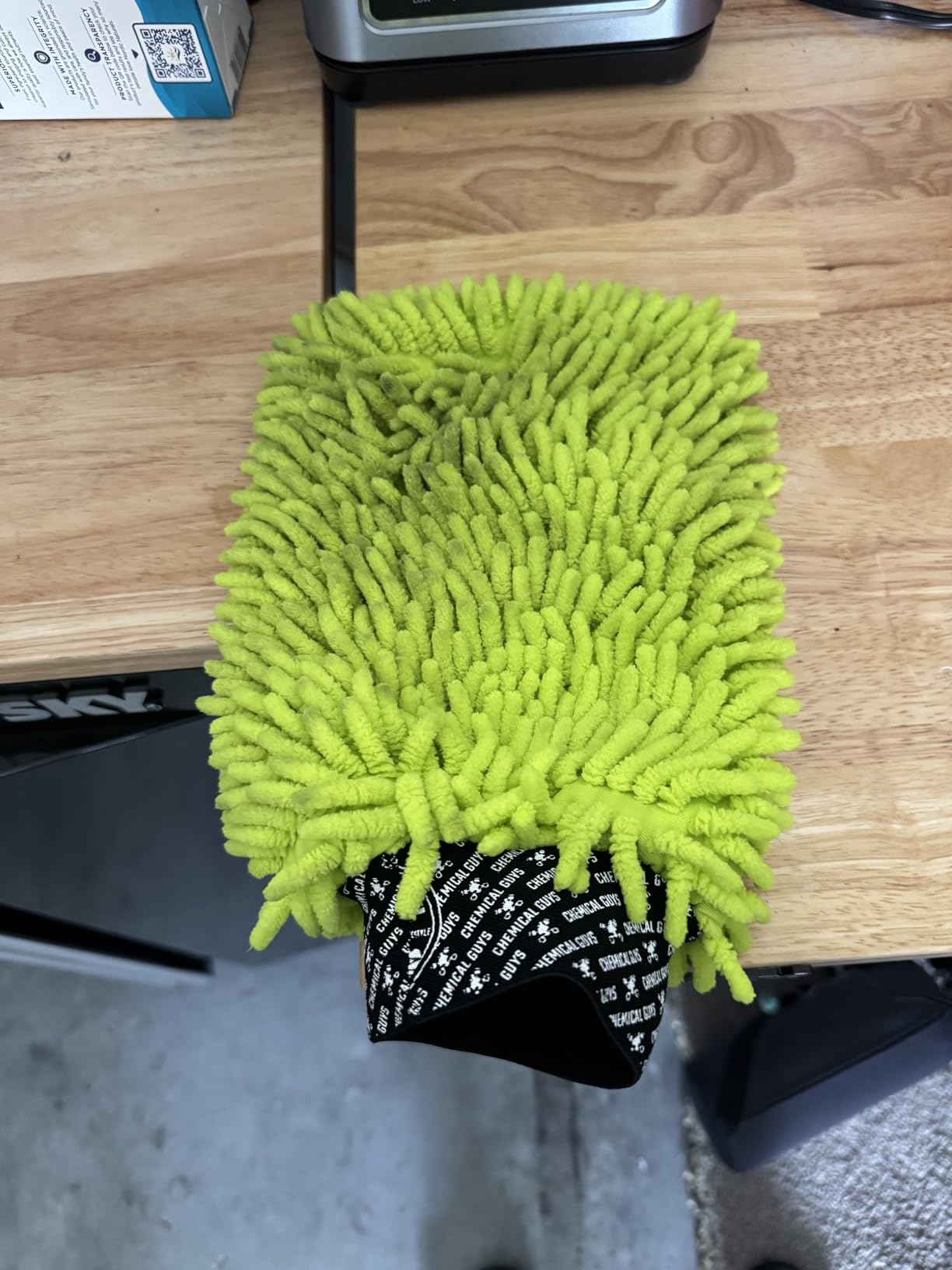 Chemical Guys Chenille Premium Scratch-Free Microfiber Wash Mitt for Car Washing - 2 Pack, Lime Green, Ultra-Soft Car Wash Gloves, Swirl-Free Finish, Safe for Trucks, SUVs, Motorcycles, and More customer photo 1