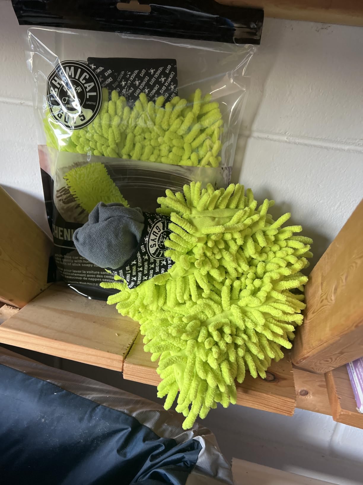 Chemical Guys Chenille Premium Scratch-Free Microfiber Wash Mitt for Car Washing - 2 Pack, Lime Green, Ultra-Soft Car Wash Gloves, Swirl-Free Finish, Safe for Trucks, SUVs, Motorcycles, and More customer photo 2