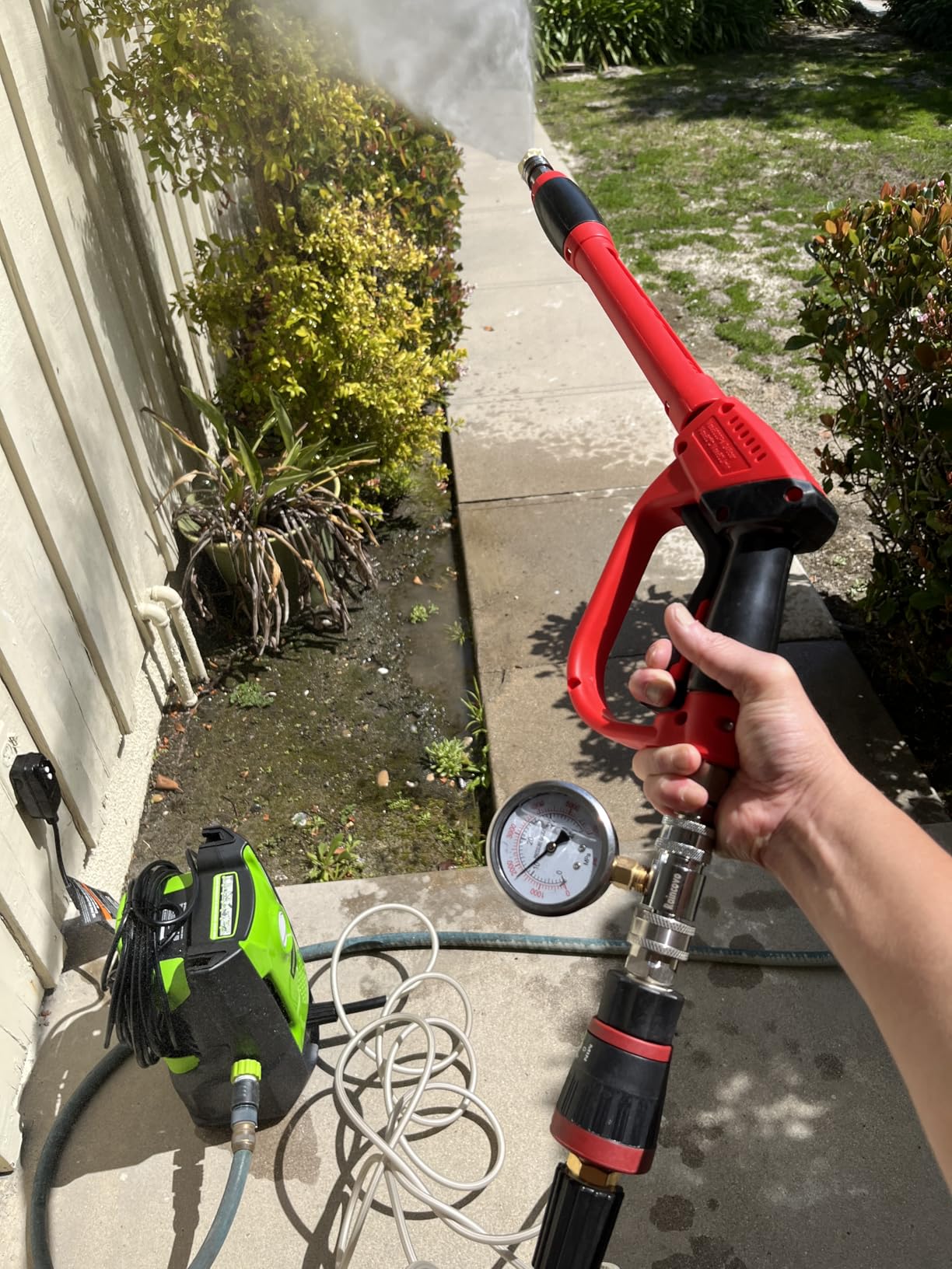 Greenworks Compact Electric Pressure Washer, 1.2 GPM (CSA Certified, Lightweight, 20 FT Tangle-Free Hose, 35 FT Power Cord) Great For Cars, Fences, Patios, Driveways, Decks and Patios customer photo 1
