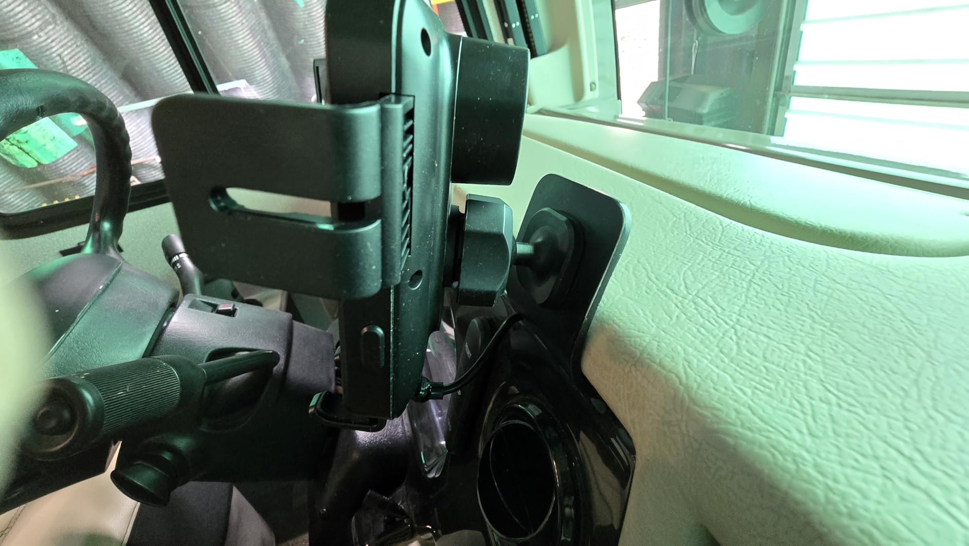 Wireless Car Charger, MOKPR Auto-Clamping Car Mount 15W/10W/7.5W Fast Charging Air Vent Car Phone Mount Compatible with iPhone 15/14/13/13 Pro/12 Pro Max/12 pro/12/11/10 Series, Samsung Galaxy Series customer photo 1