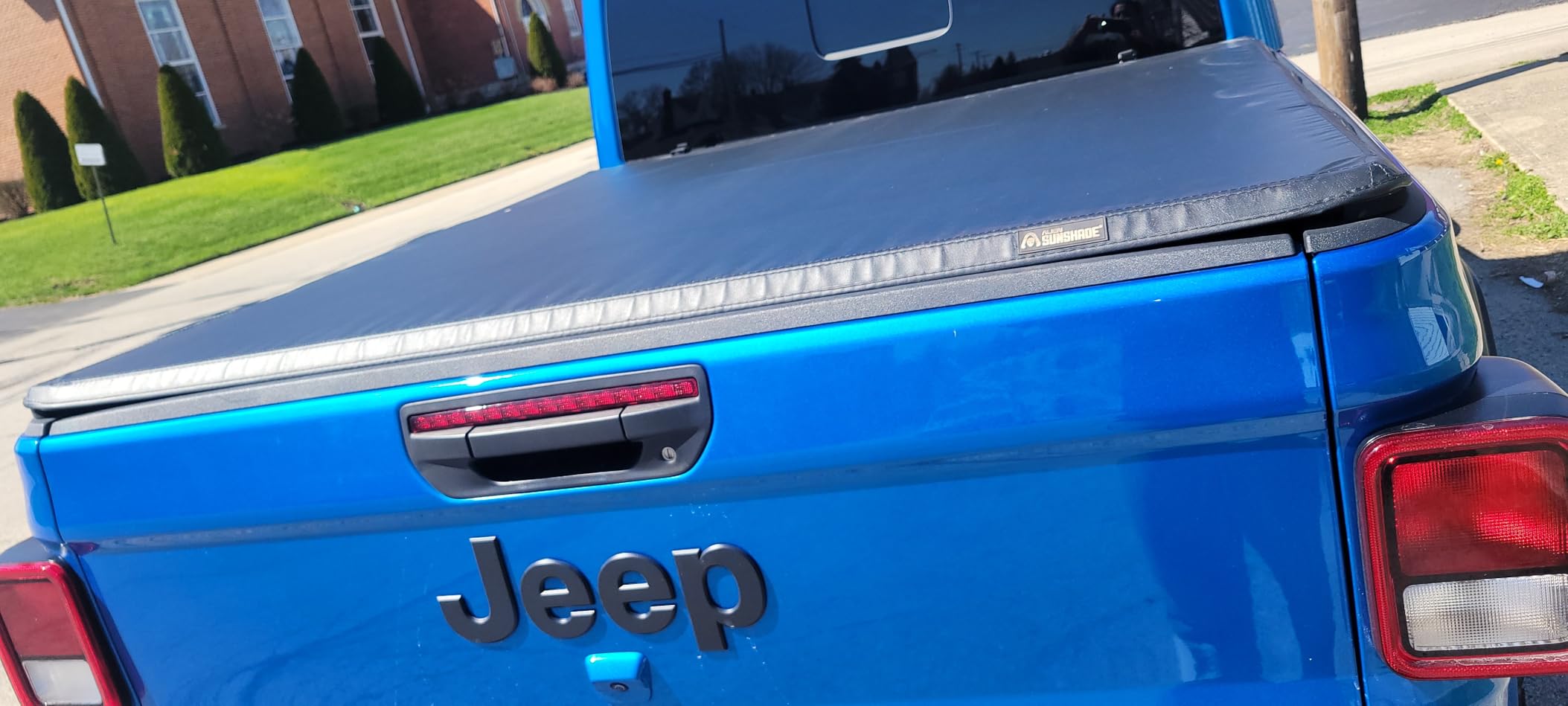 Alien Sunshade Jeep Gladiator Bed Cover - Jeep Gladiator Accessories, 5ft Trifold Soft Truck Bed Tonneau Cover w/ 2020-2025 Compatibility - Weatherproof Durable Vinyl, Easy Installation customer photo 1